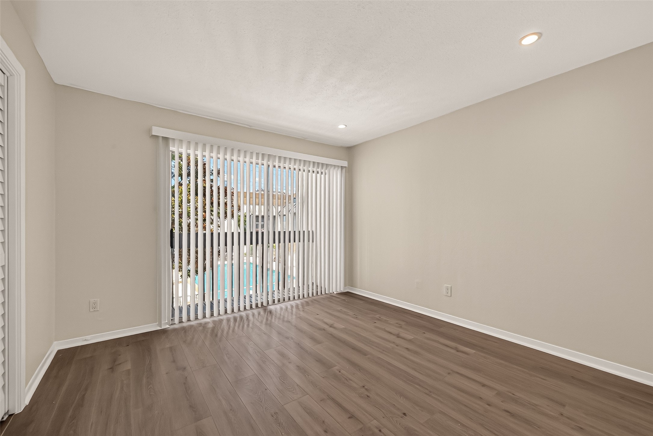 5056 Glenmont Drive Property Photo 20