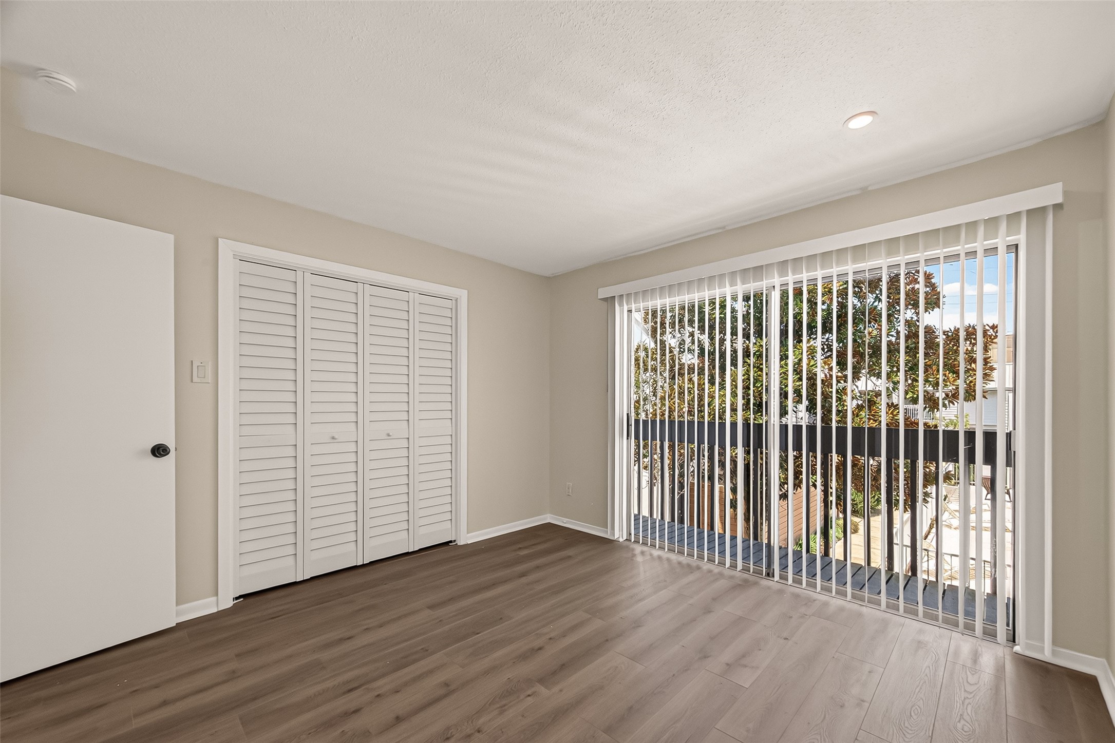 5056 Glenmont Drive Property Photo 21