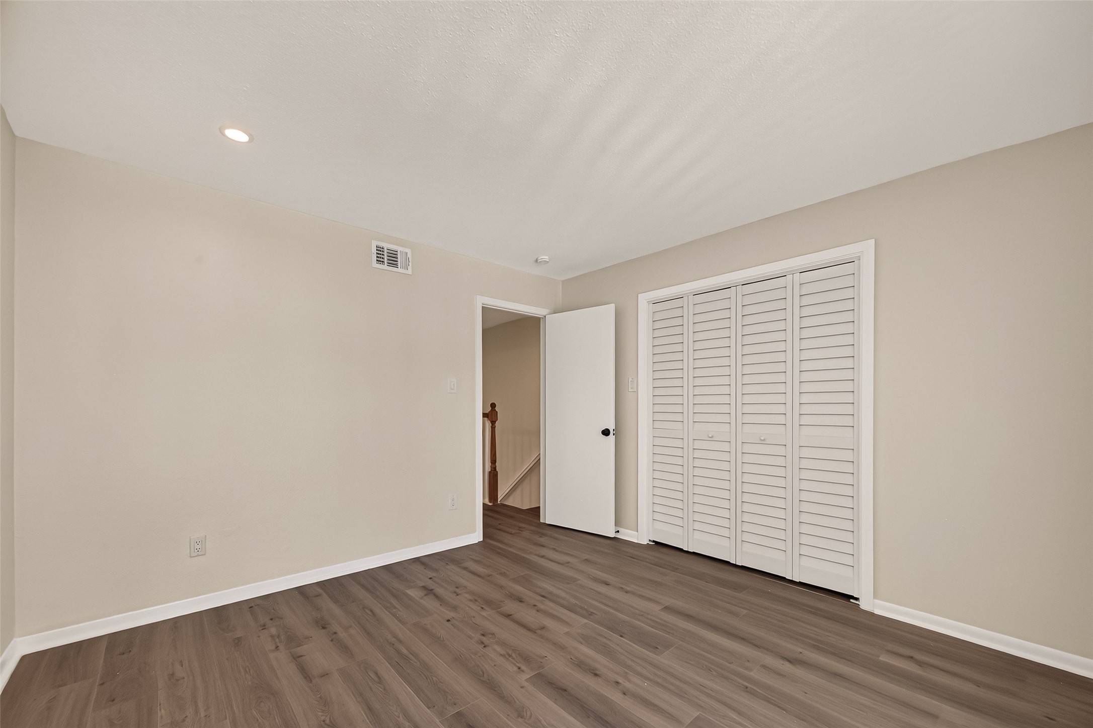 5056 Glenmont Drive Property Photo 22
