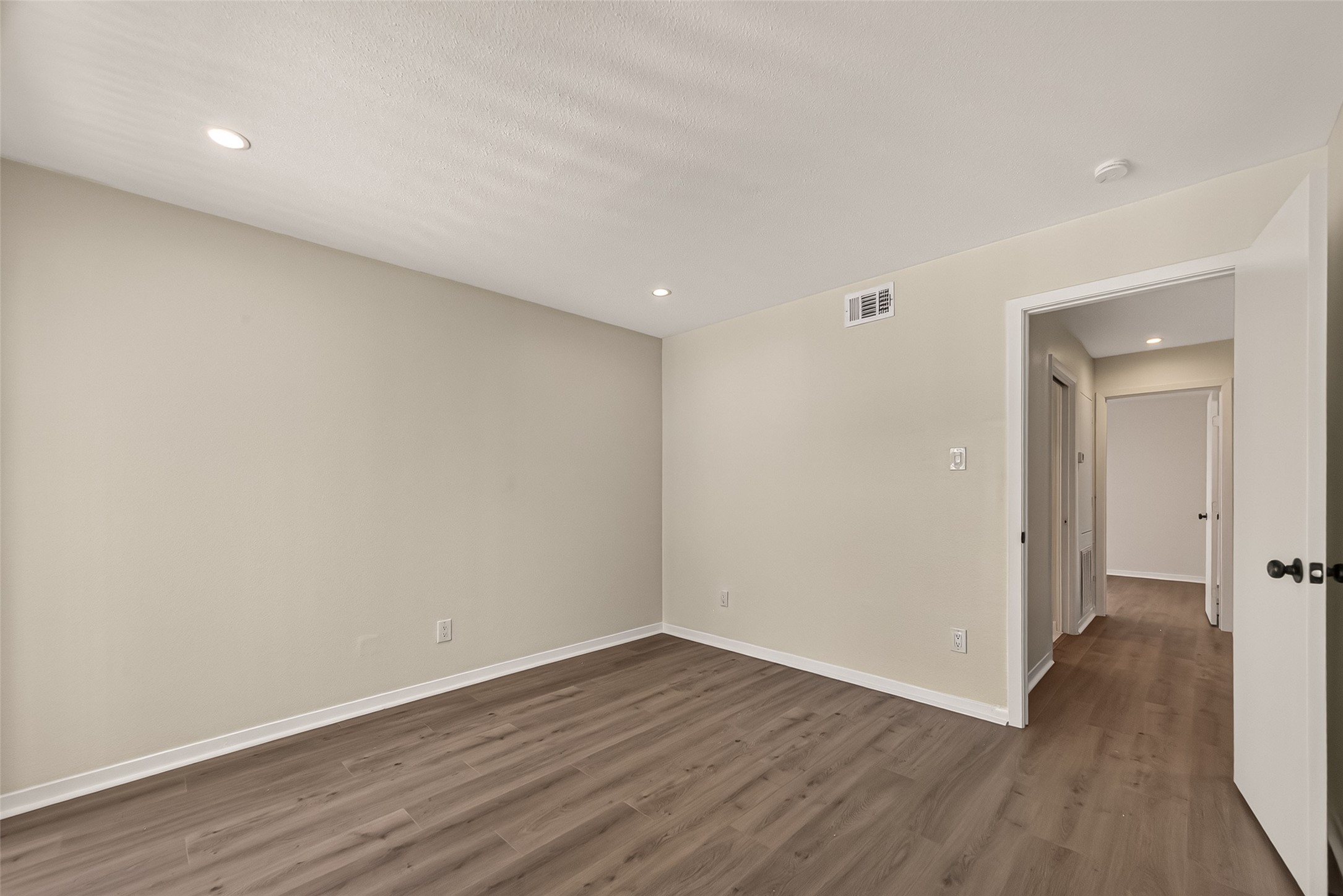 5056 Glenmont Drive Property Photo 23