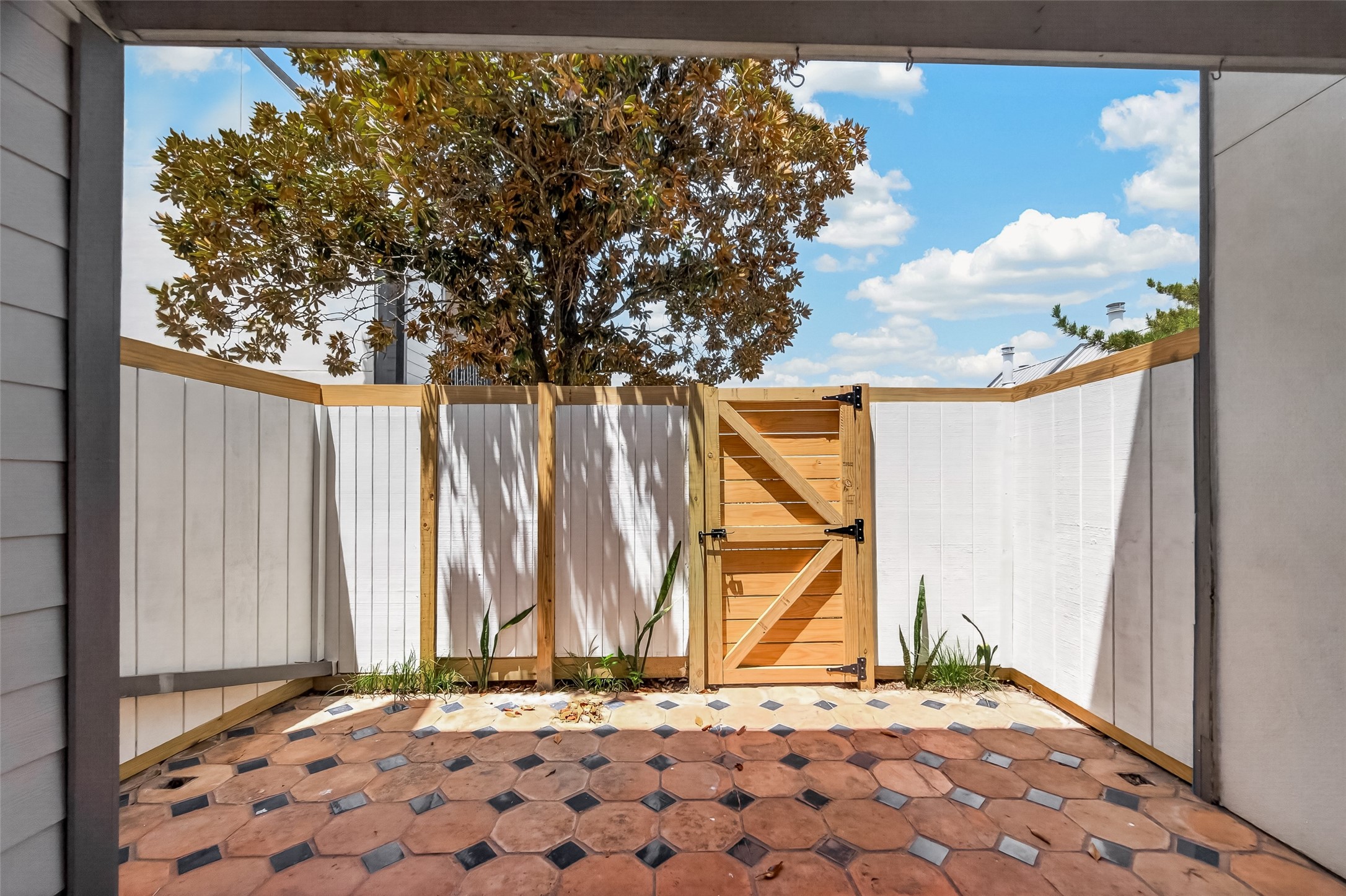 5056 Glenmont Drive Property Photo 32