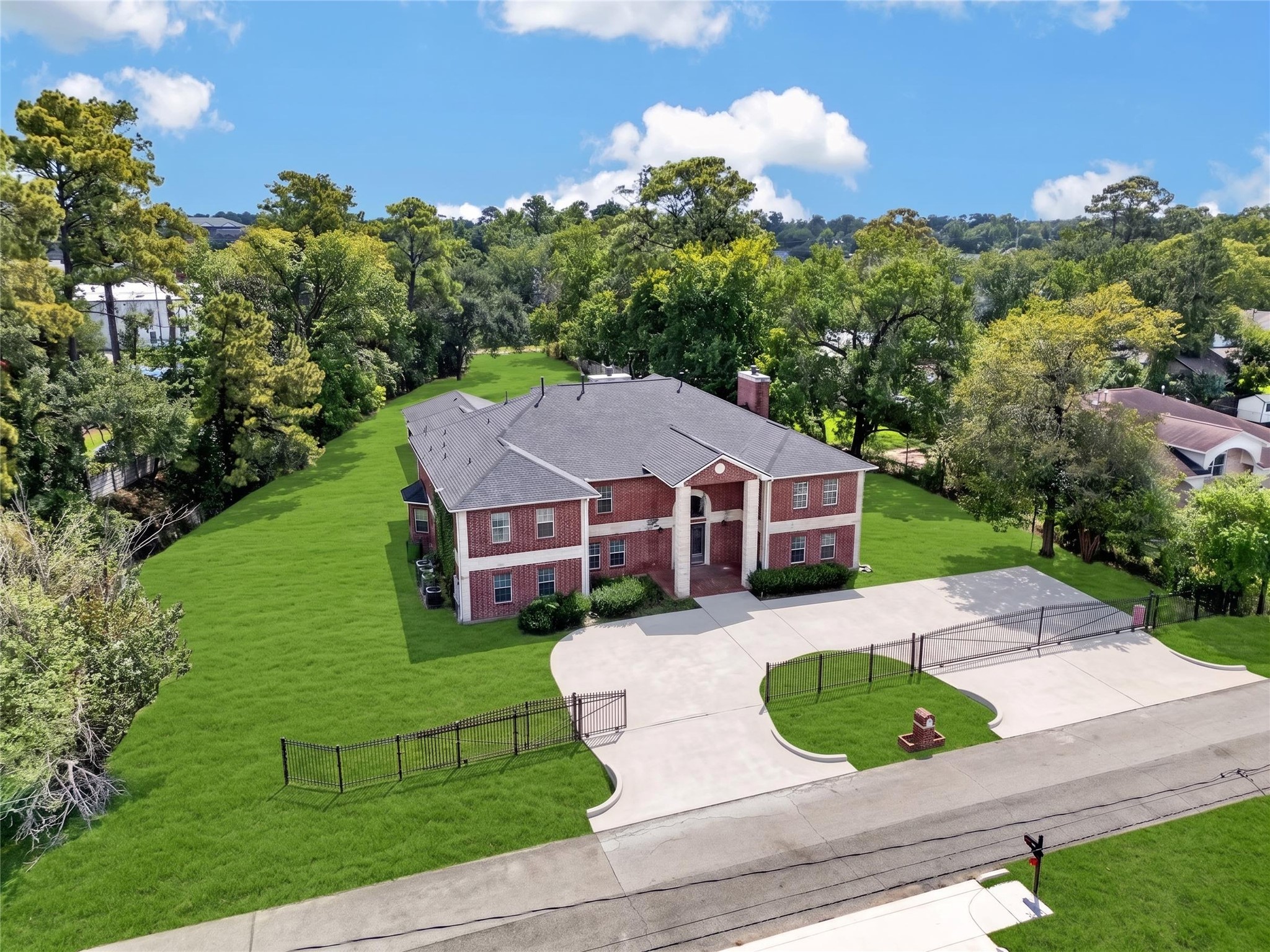 8438 Darlington Drive Property Photo 3