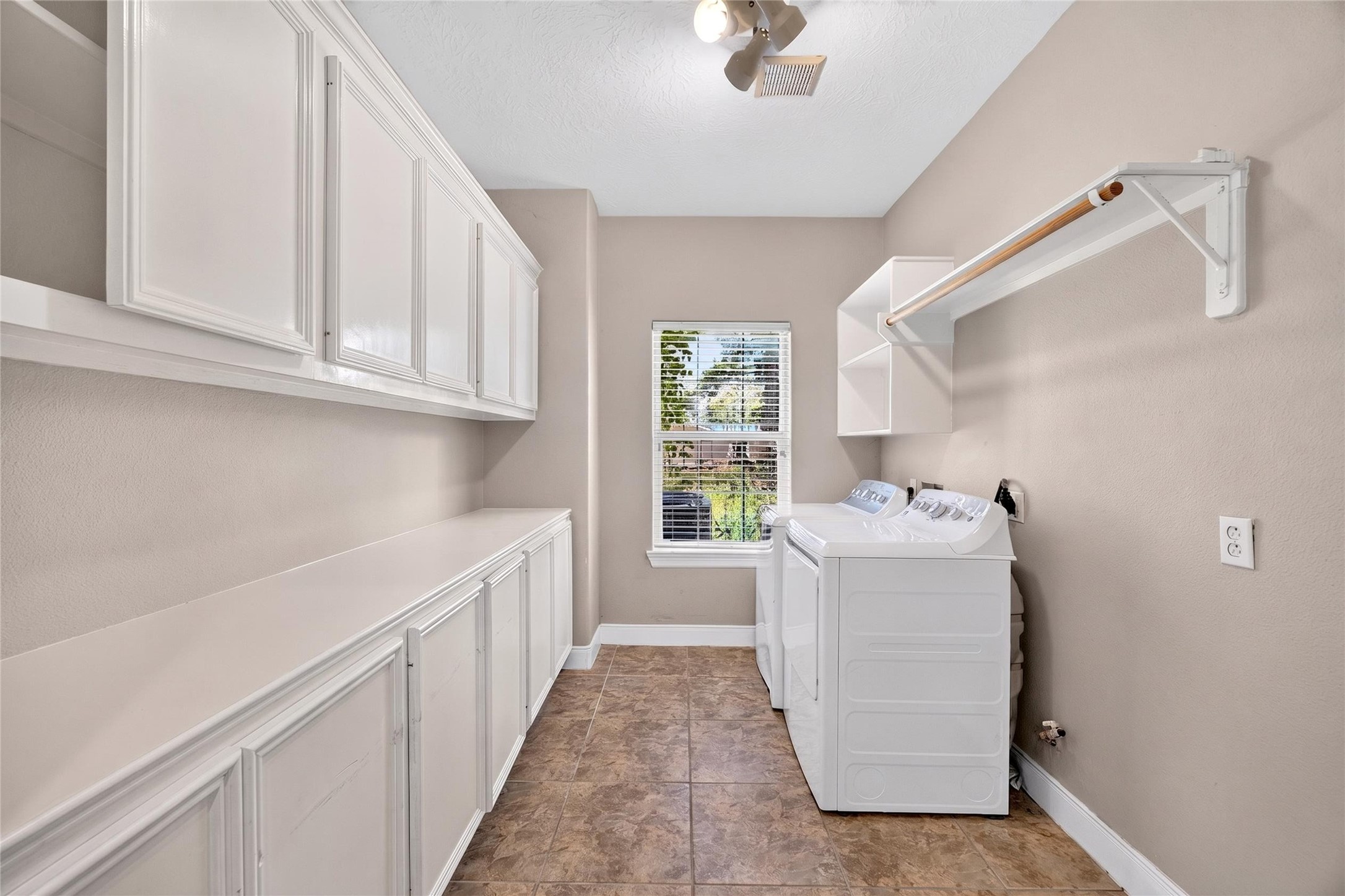 8438 Darlington Drive Property Photo 25