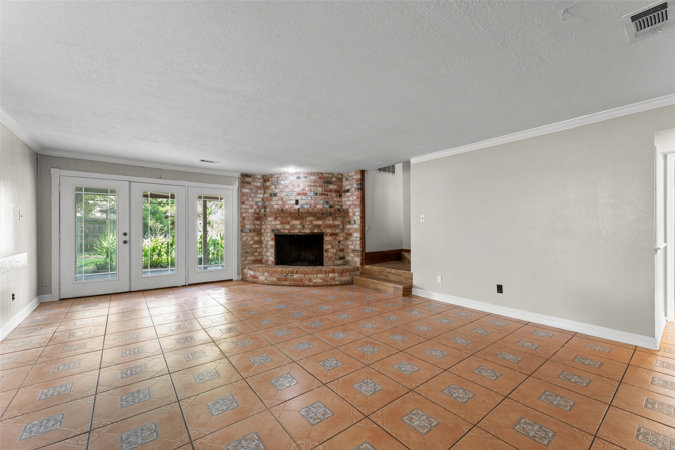 8102 Renmark Lane Property Photo 2