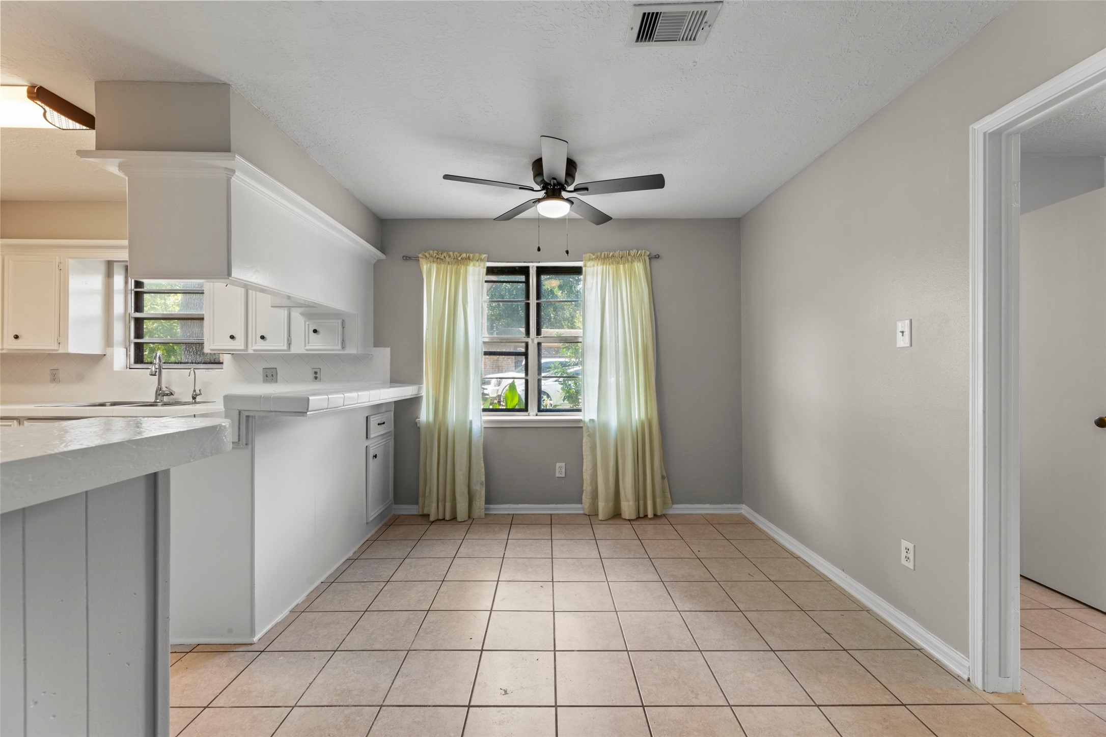 8102 Renmark Lane Property Photo 13