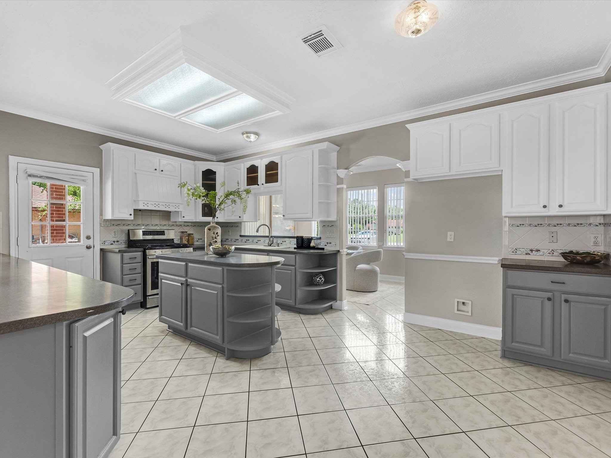 5005 Meadowlark Lane Property Photo 9