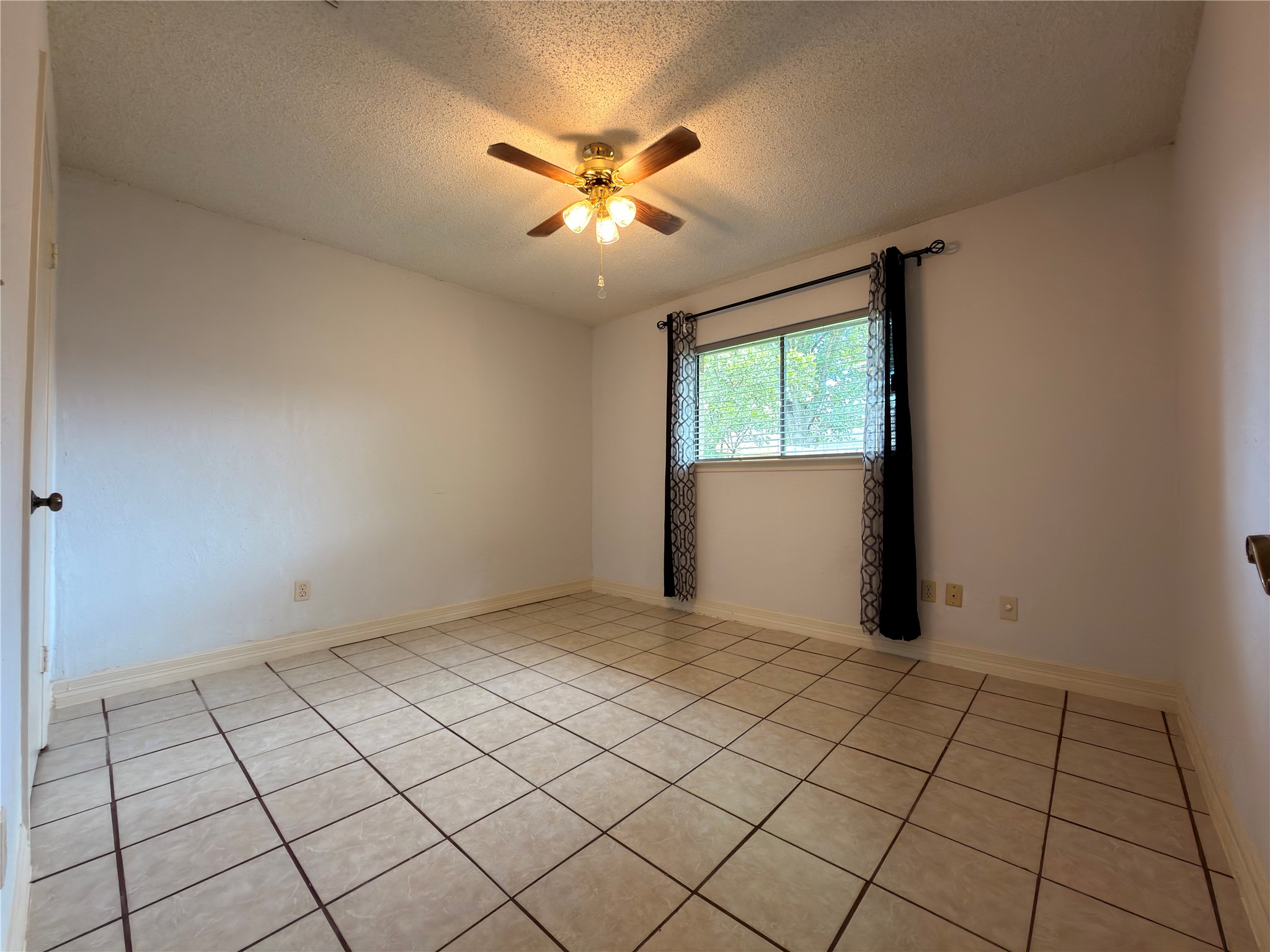 12014 Woolford Drive Property Photo 16