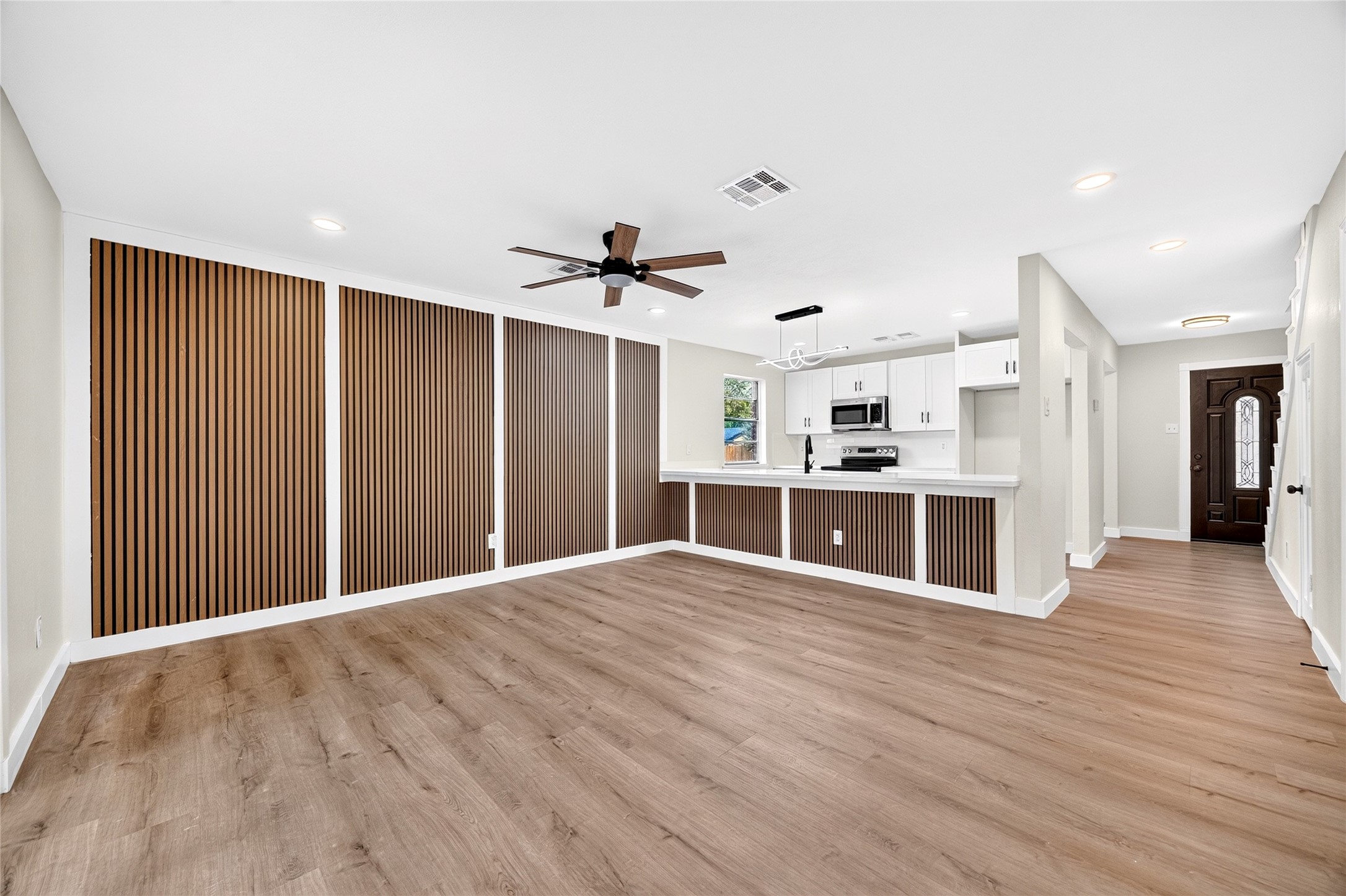 2426 Woodsdale Boulevard Property Photo 8