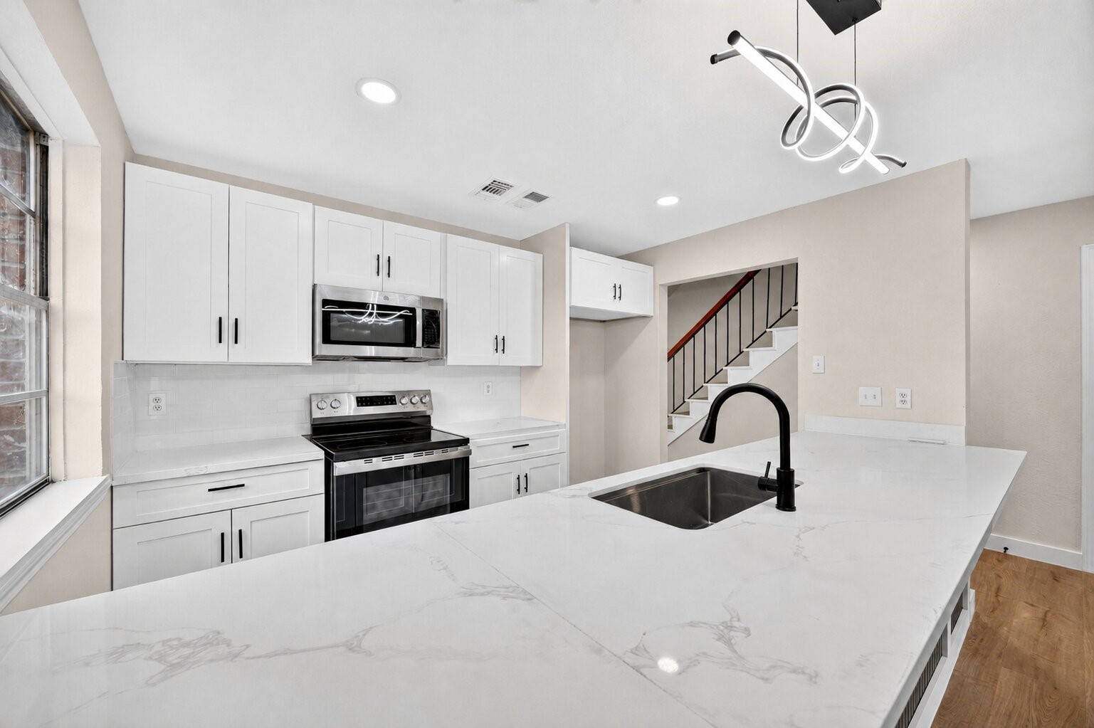 2426 Woodsdale Boulevard Property Photo 13