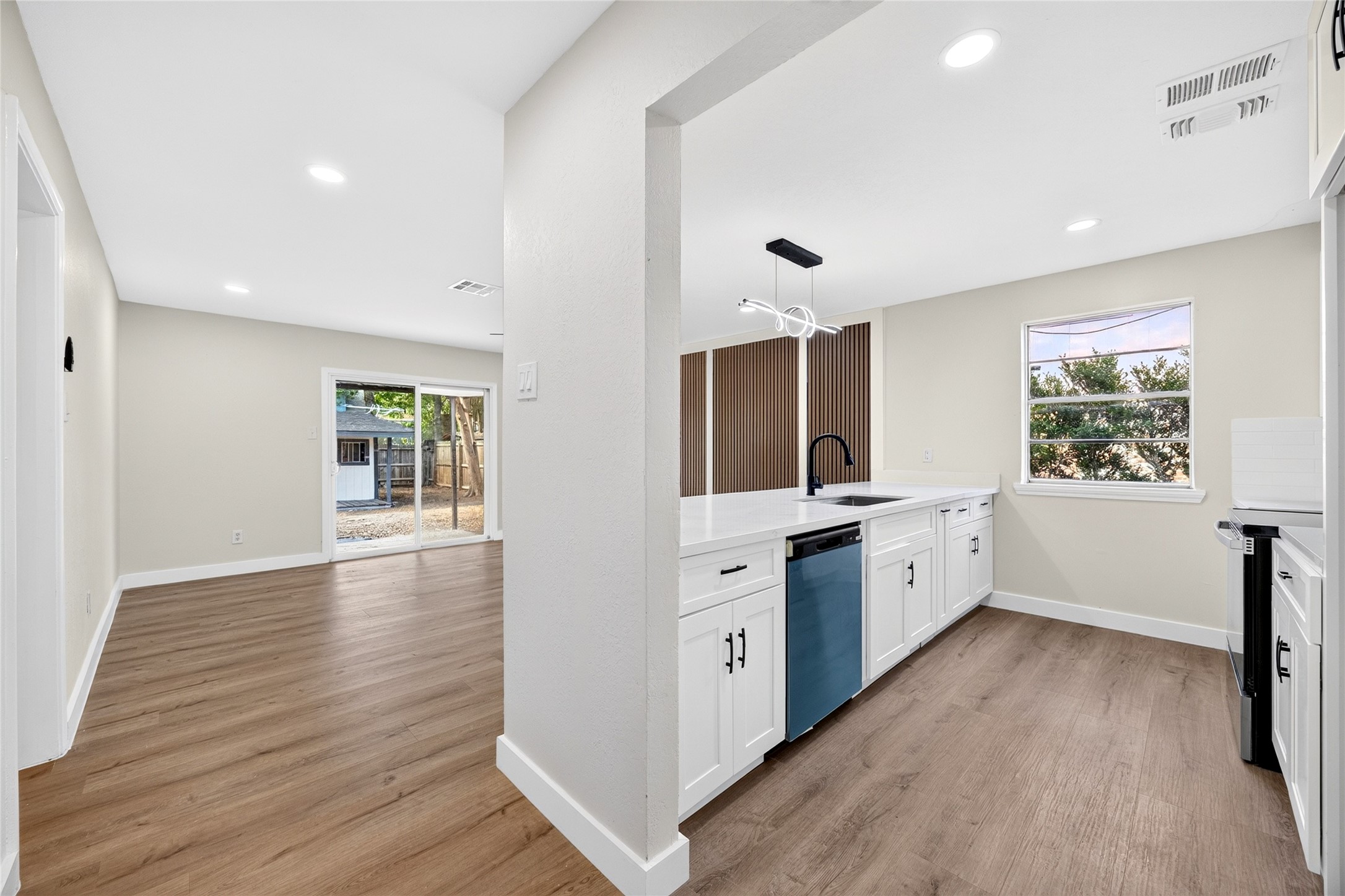 2426 Woodsdale Boulevard Property Photo 17