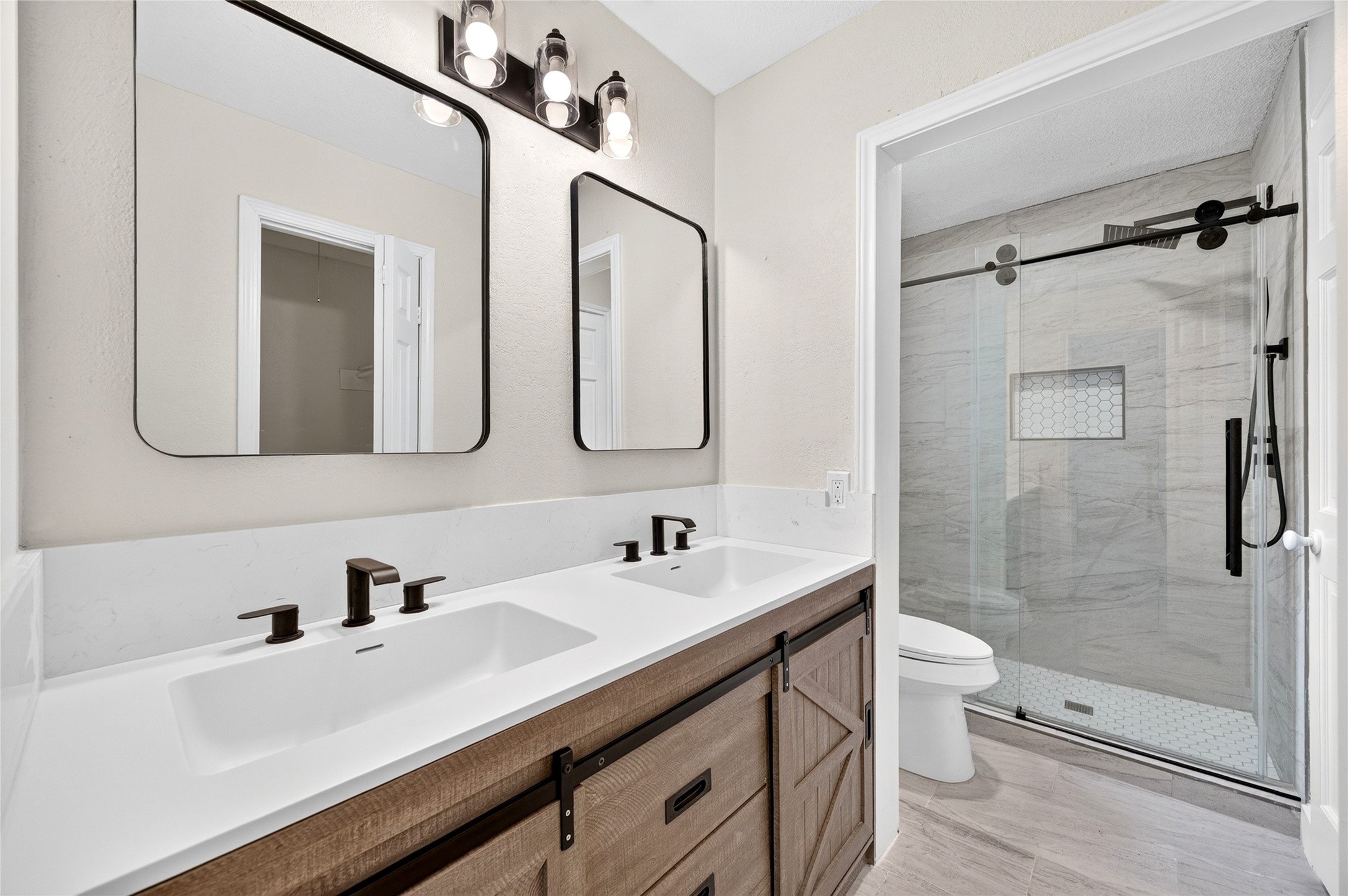 2426 Woodsdale Boulevard Property Photo 23