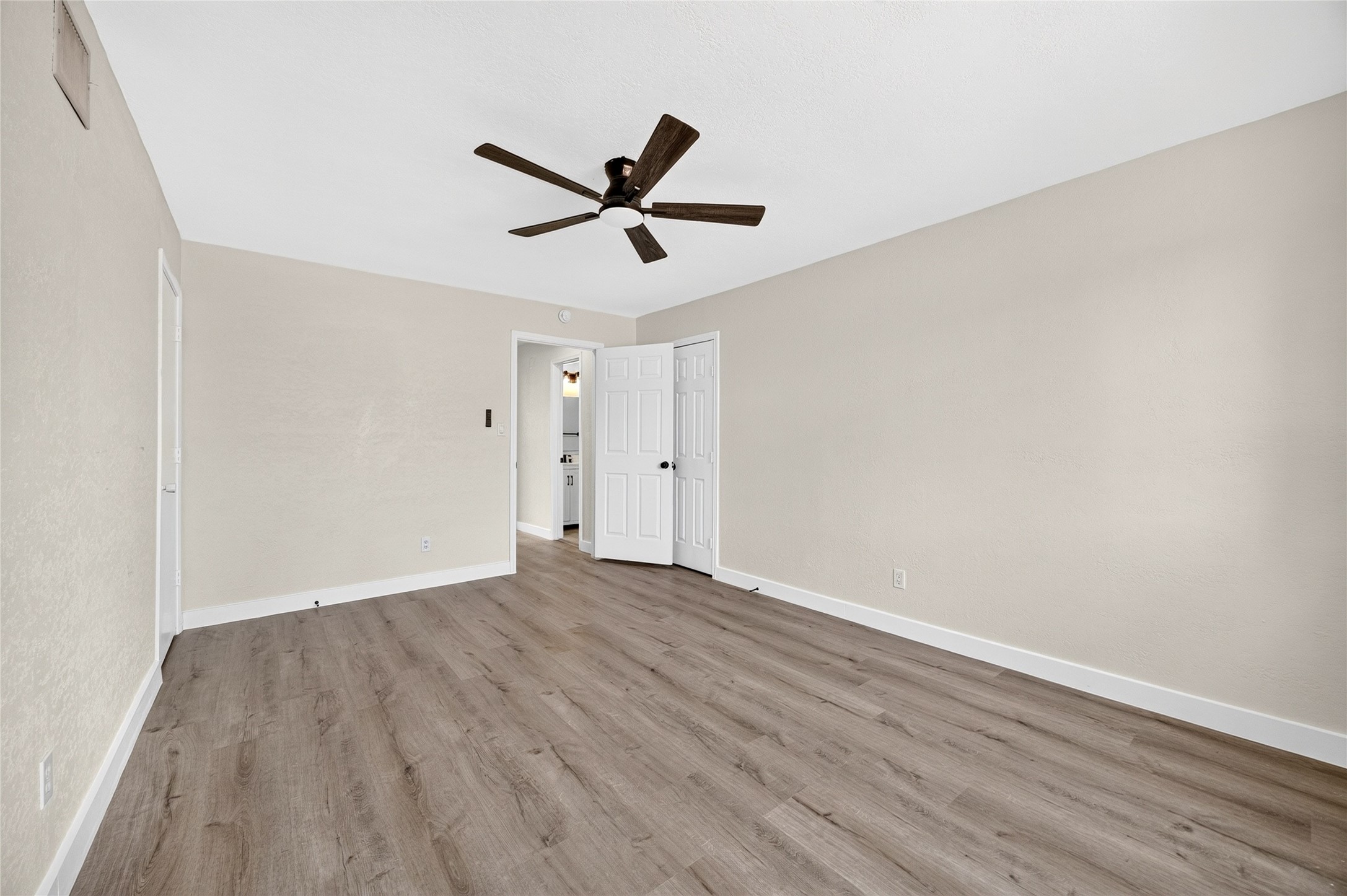 2426 Woodsdale Boulevard Property Photo 27