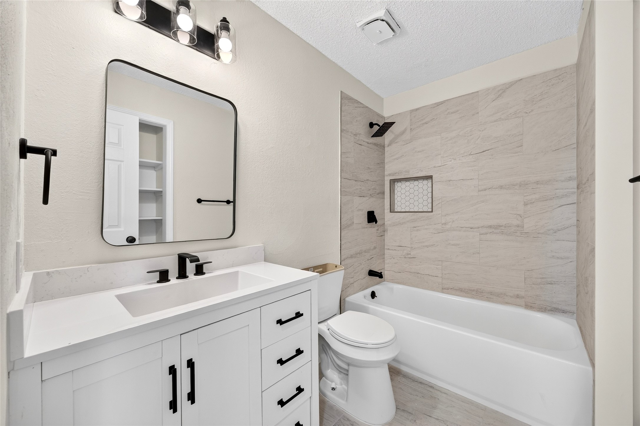 2426 Woodsdale Boulevard Property Photo 28