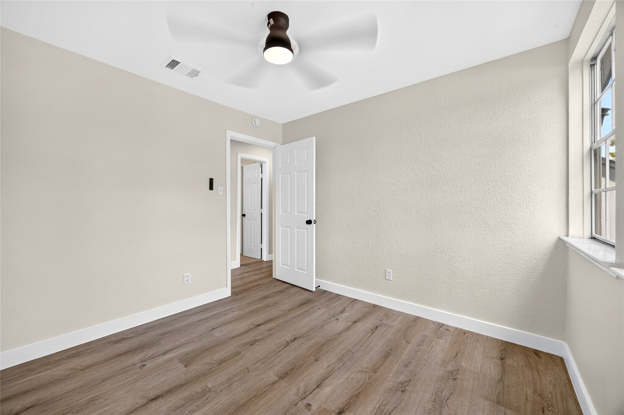 2426 Woodsdale Boulevard Property Photo 30