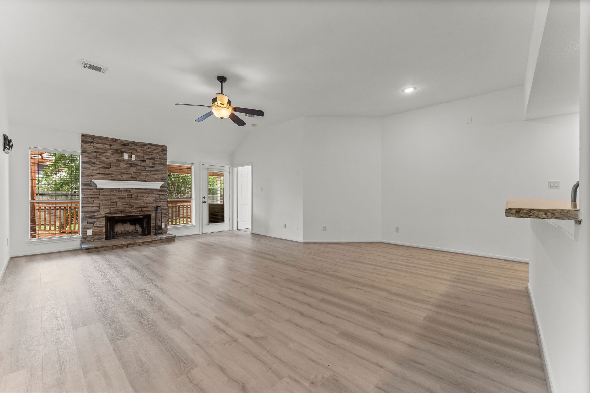351 Fantasy Lane Property Photo 4