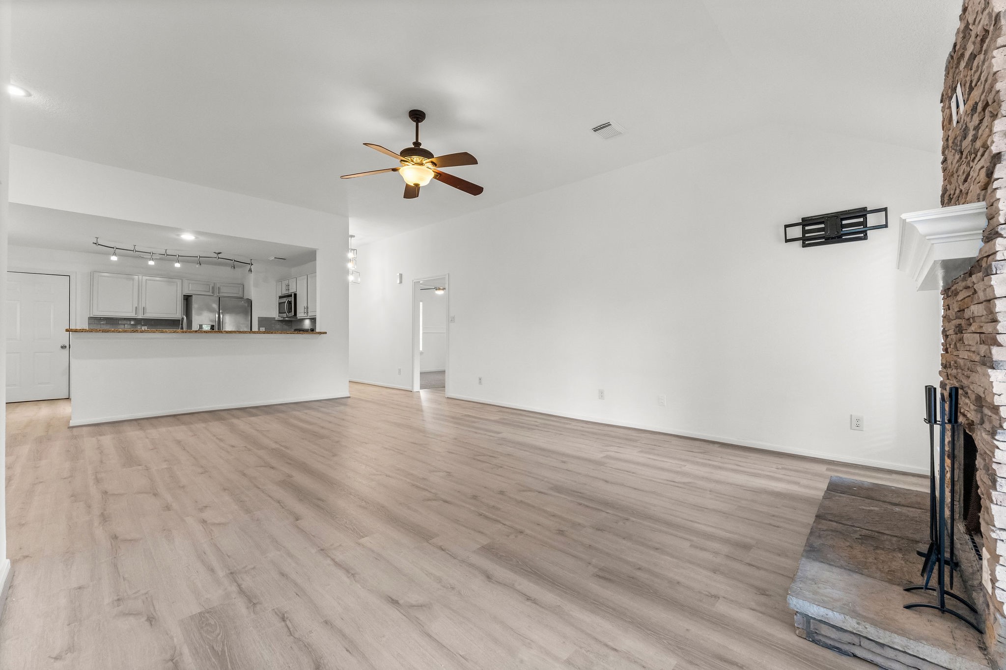 351 Fantasy Lane Property Photo 8