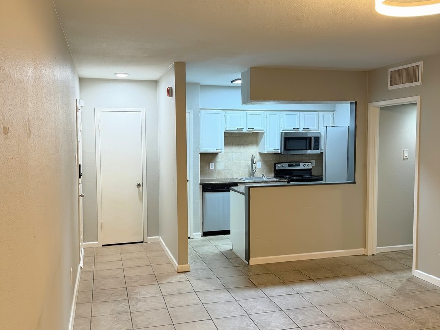 2230 S Piney Point Road 221 Property Photo 6
