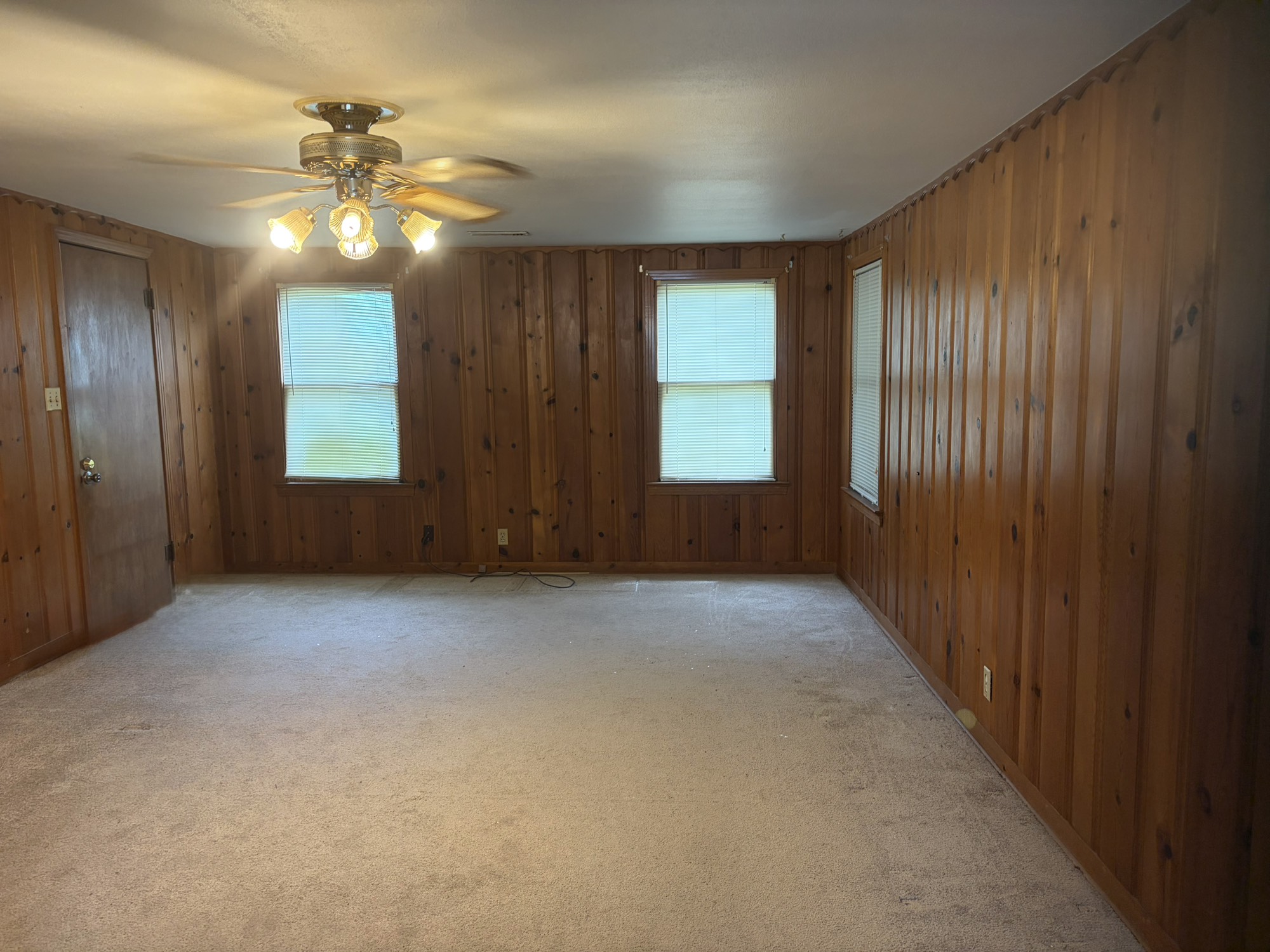 817 S Main Street Property Photo 9
