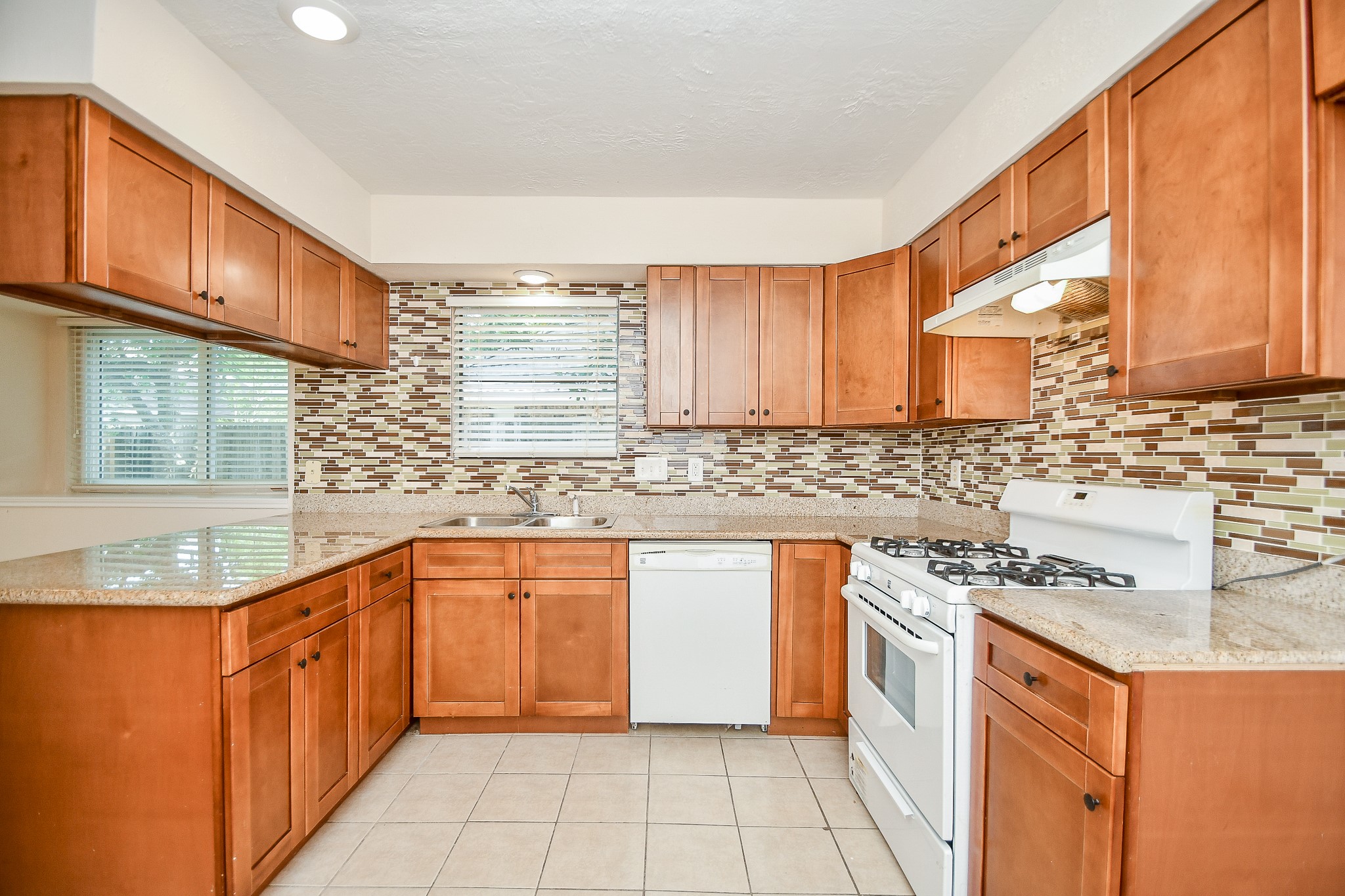1406 Willow Bend Court Property Photo 2