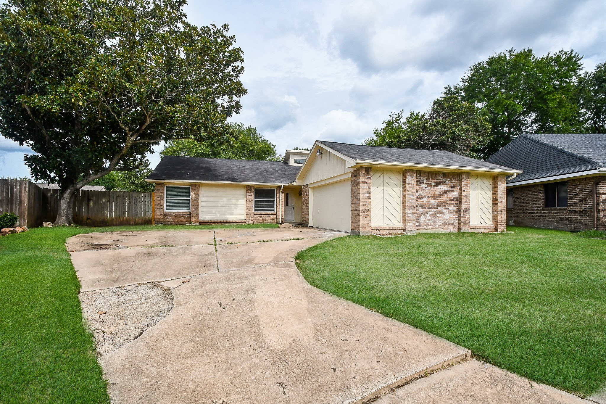 1406 Willow Bend Court Property Photo 3