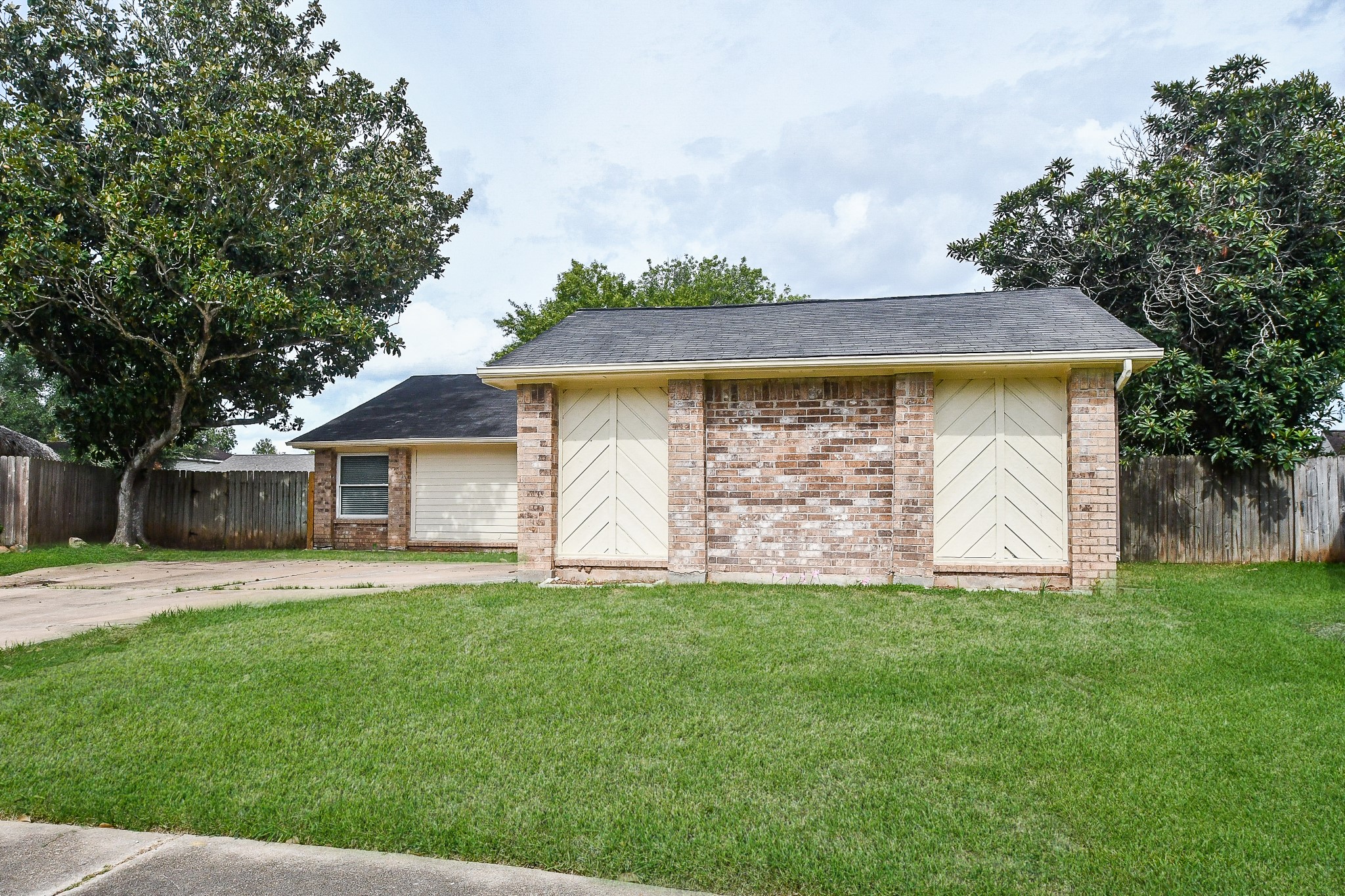 1406 Willow Bend Court Property Photo 4