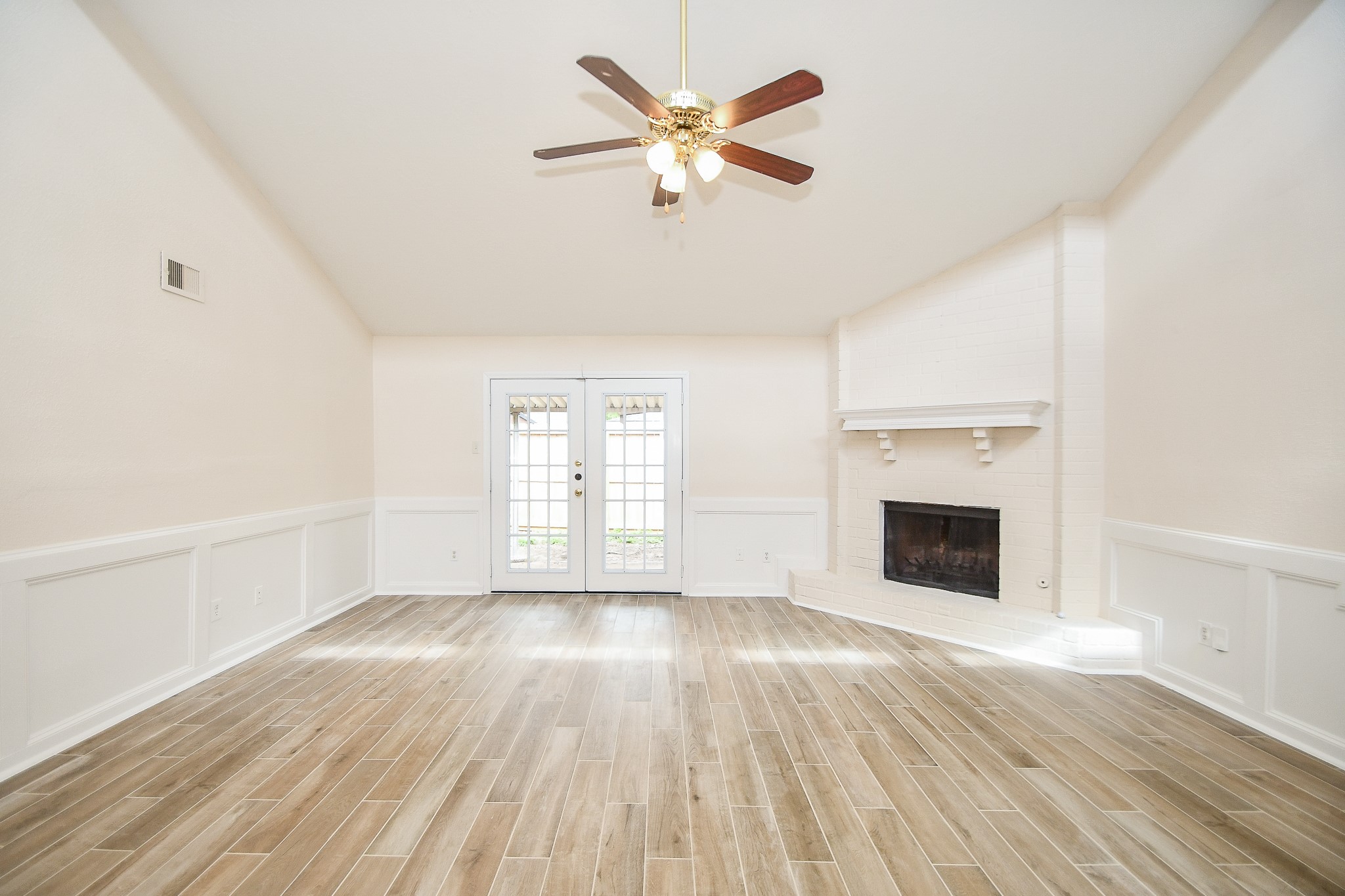 1406 Willow Bend Court Property Photo 9
