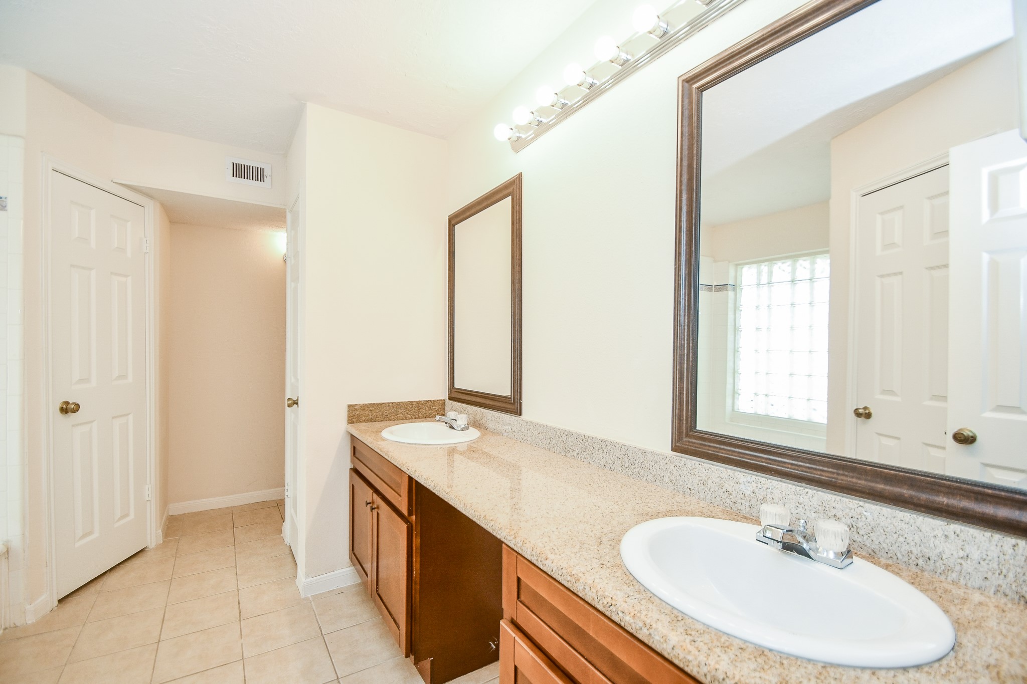 1406 Willow Bend Court Property Photo 21