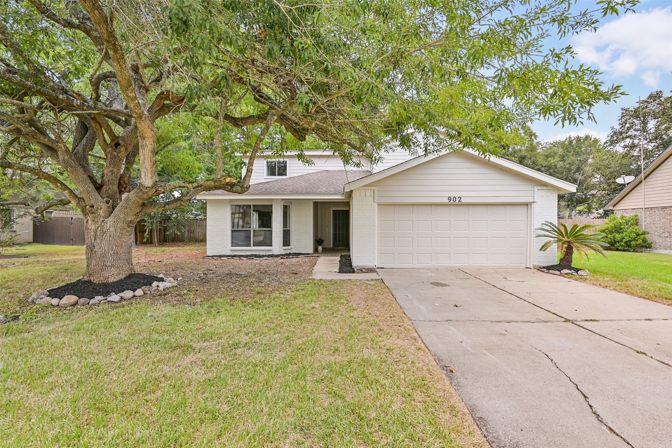 902 Essex Drive Property Photo 1