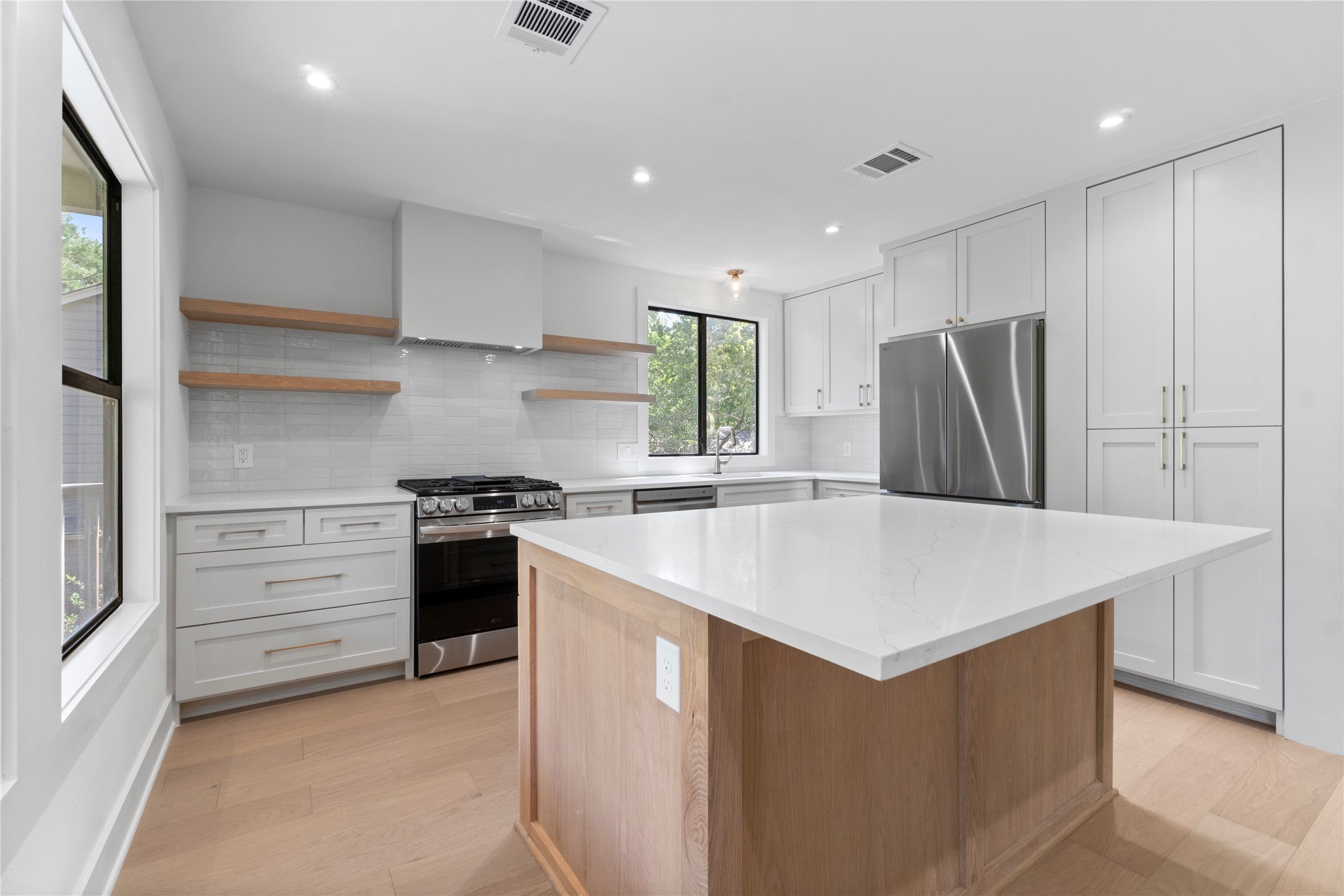 33 Split Rock Court Property Photo 6