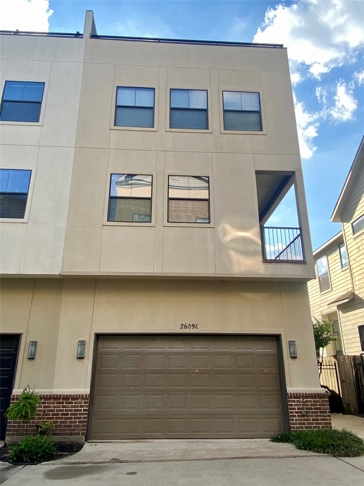 2609 Riverside Drive C Property Photo 1