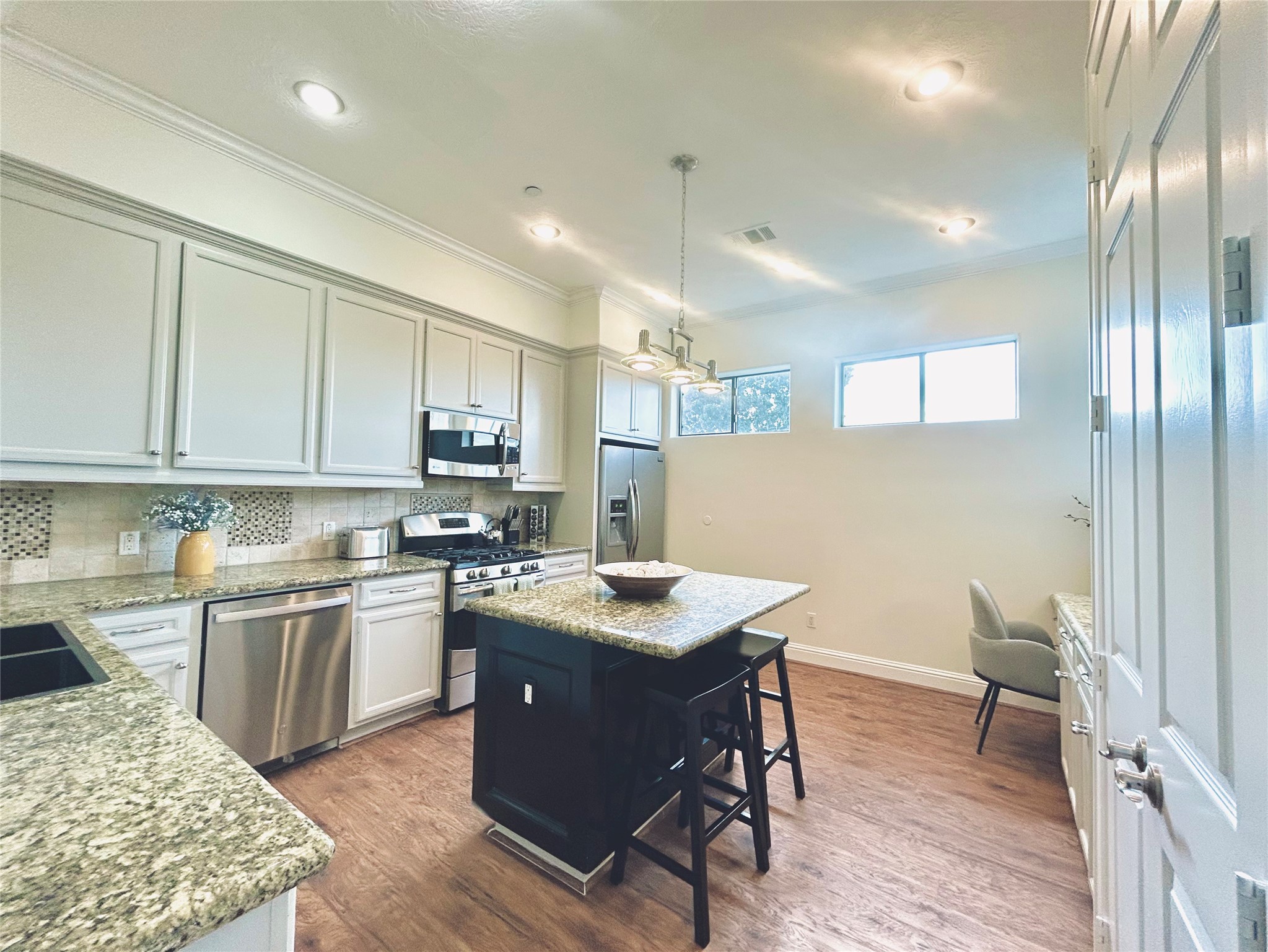 2609 Riverside Drive C Property Photo 9