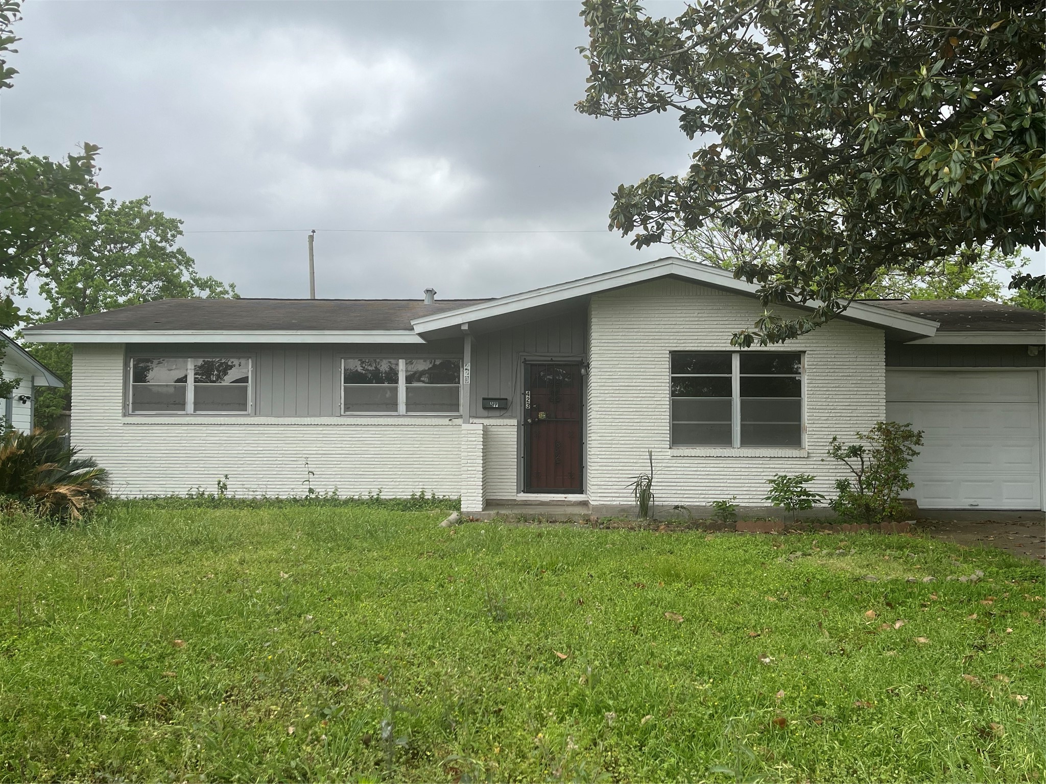 423 W Troy Road Property Photo 1