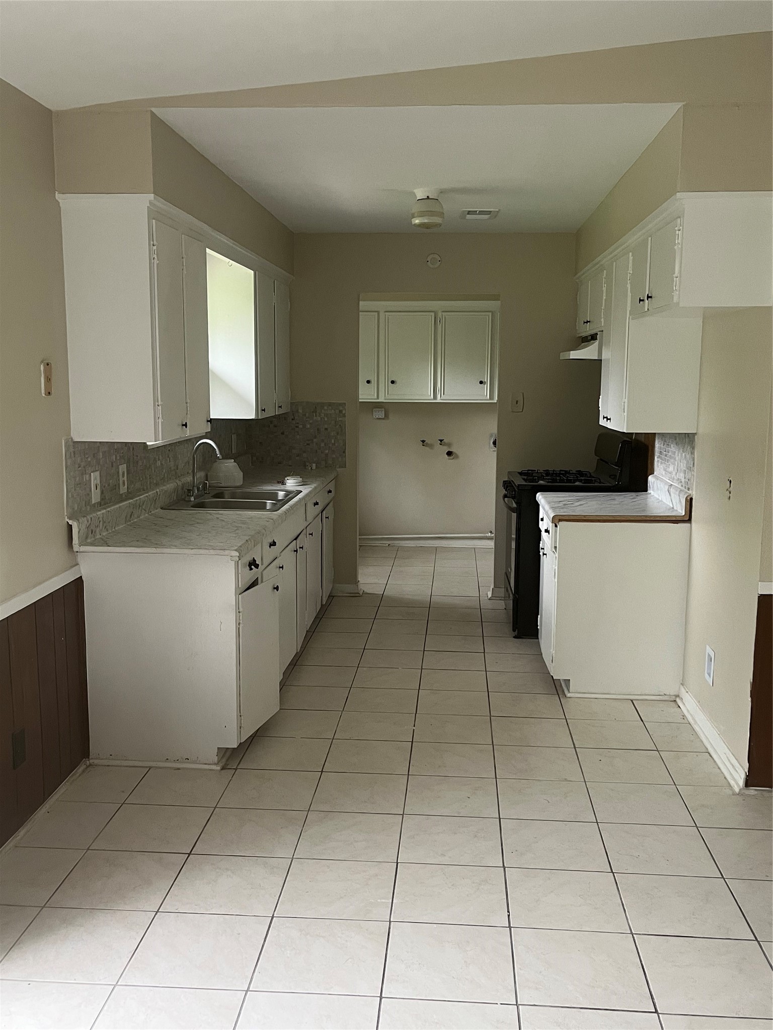 423 W Troy Road Property Photo 3