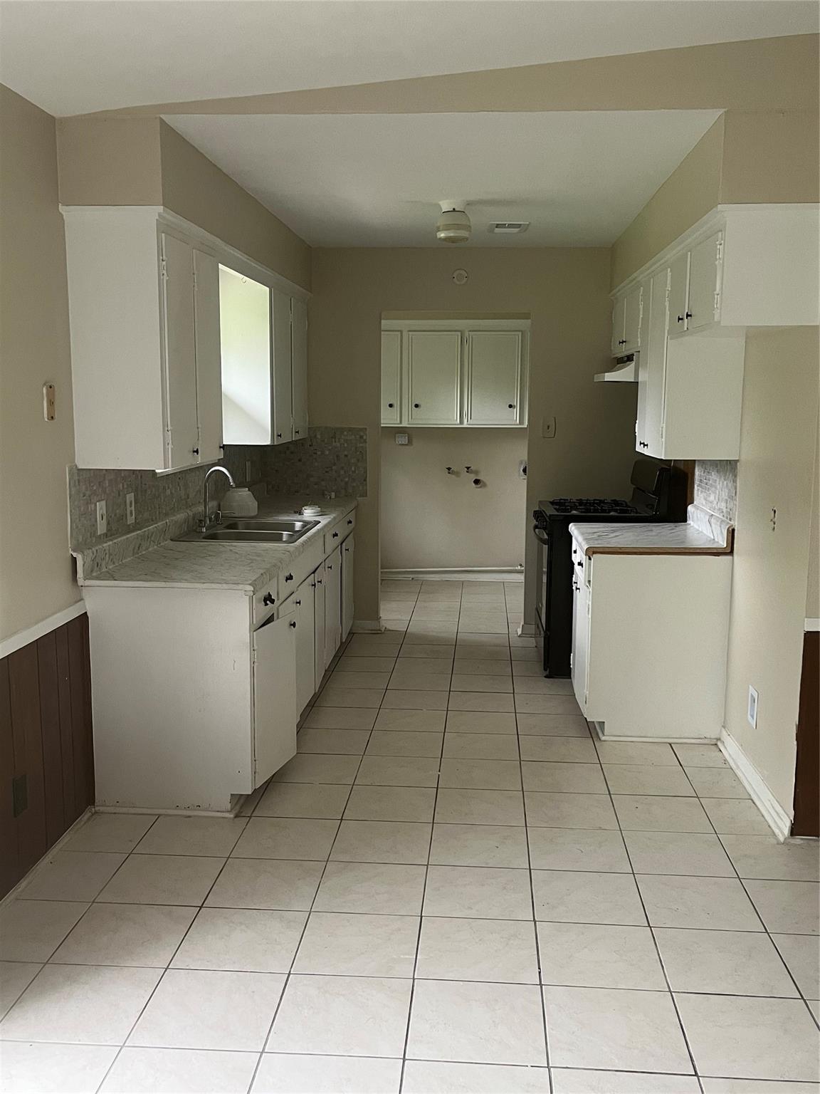 423 W Troy Road Property Photo 3