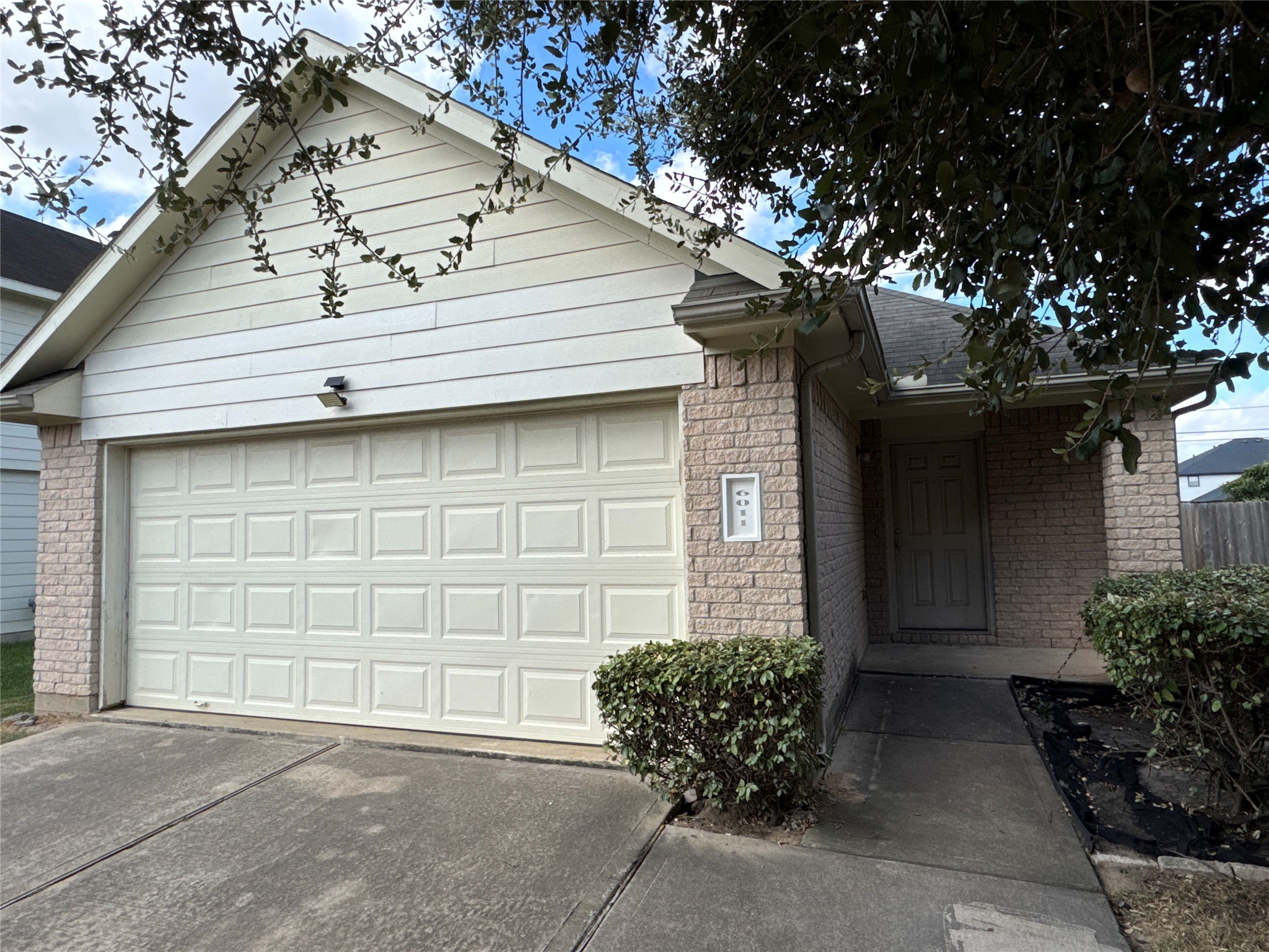6011 Brenwood Trails Lane Property Photo 4