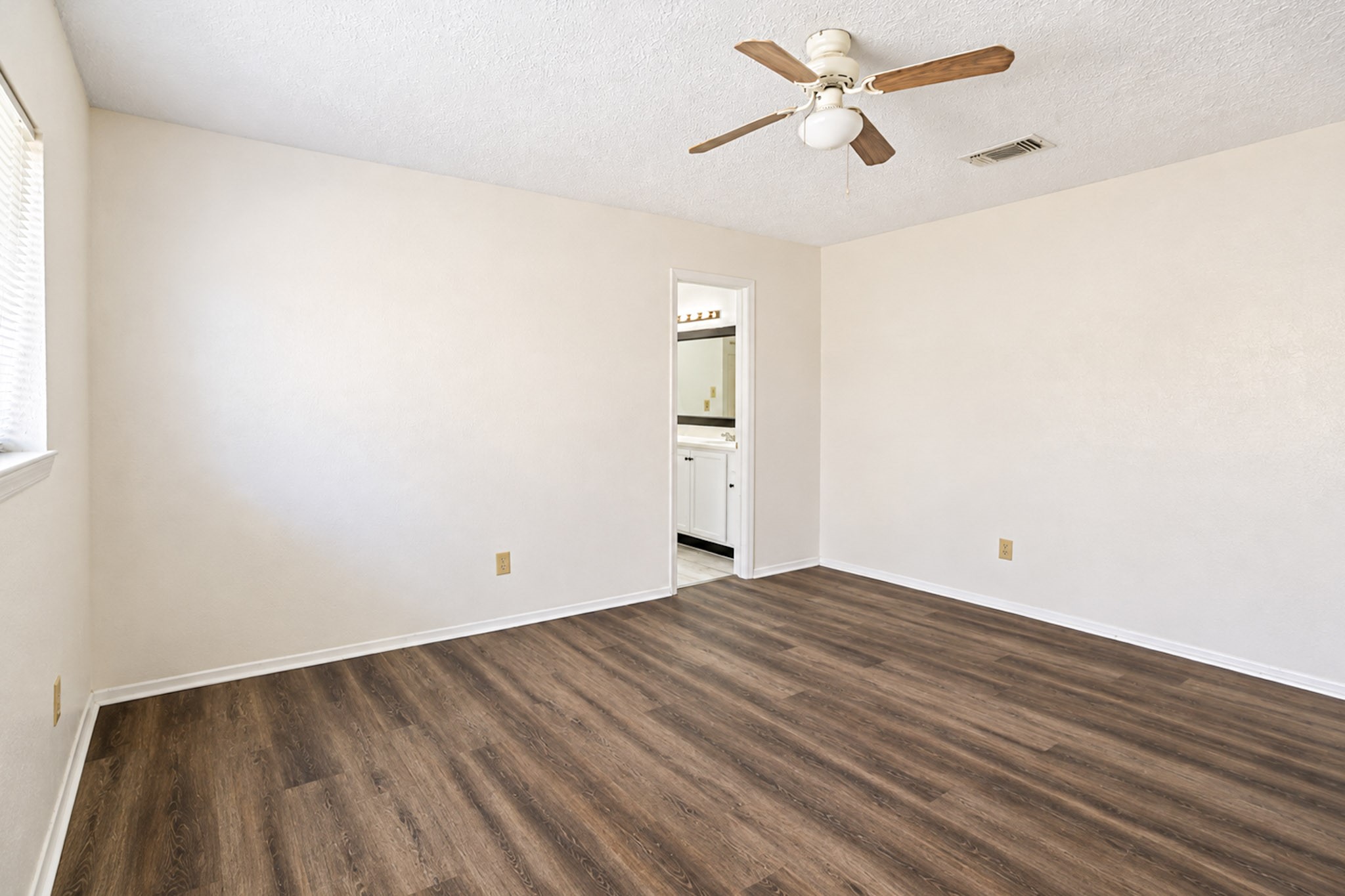 2326 Hazy Creek Drive Property Photo 22