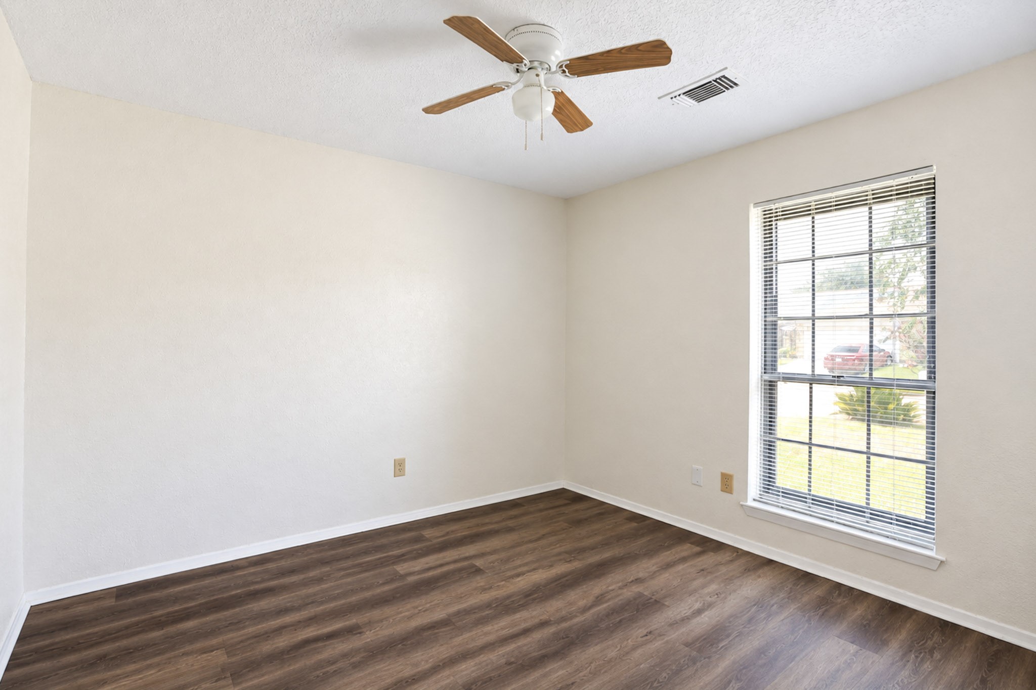 2326 Hazy Creek Drive Property Photo 32