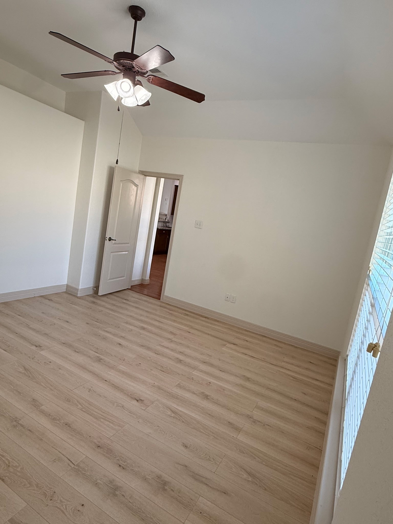19057 Hammer Lane Property Photo 6