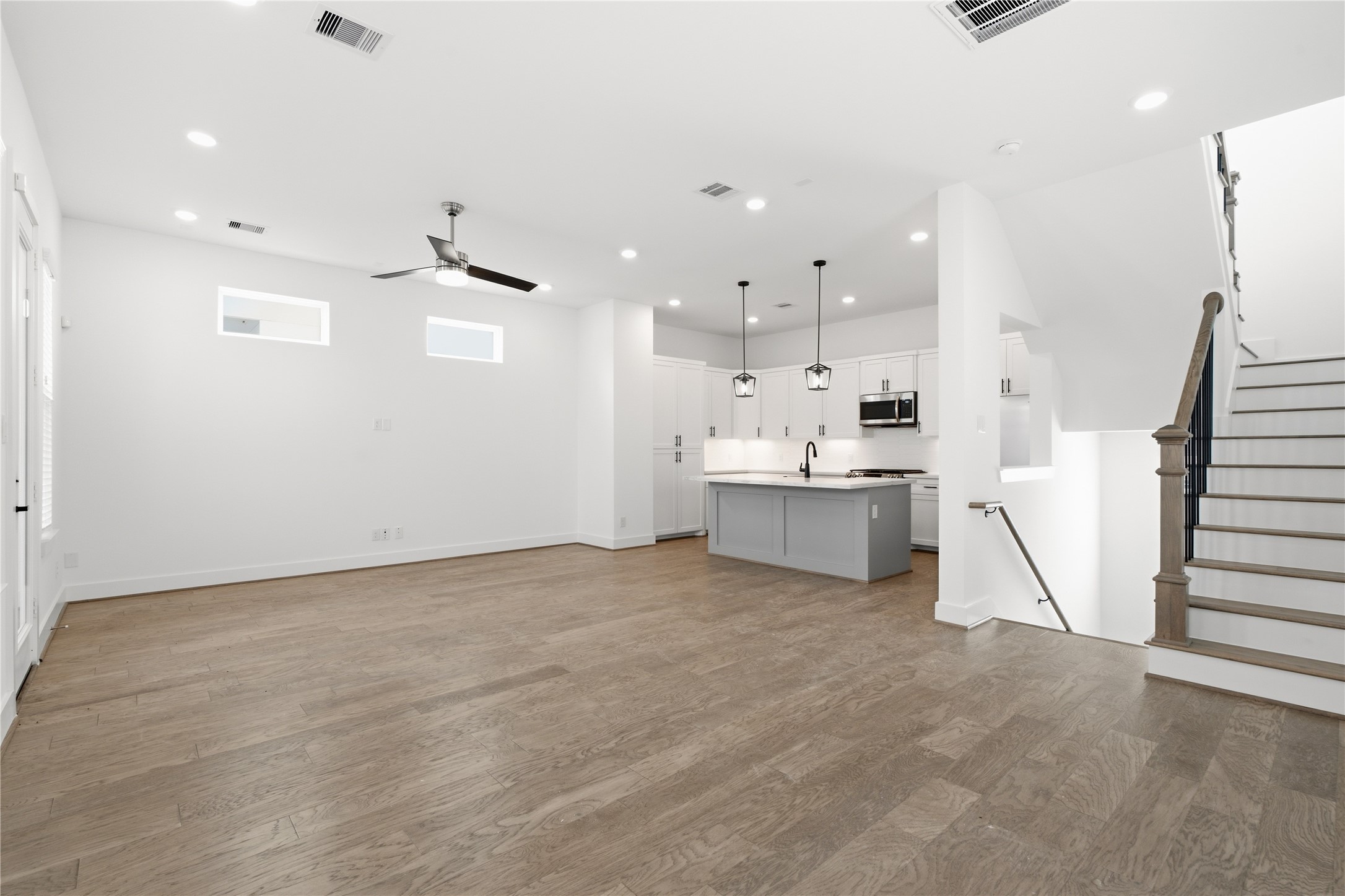 712 W Donovan Street C Property Photo 15