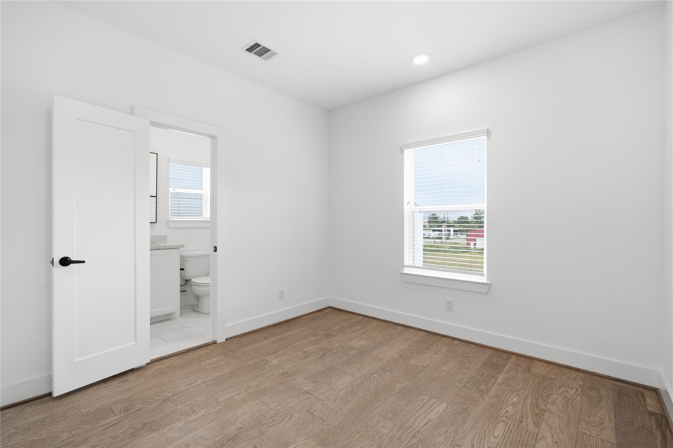712 W Donovan Street C Property Photo 22