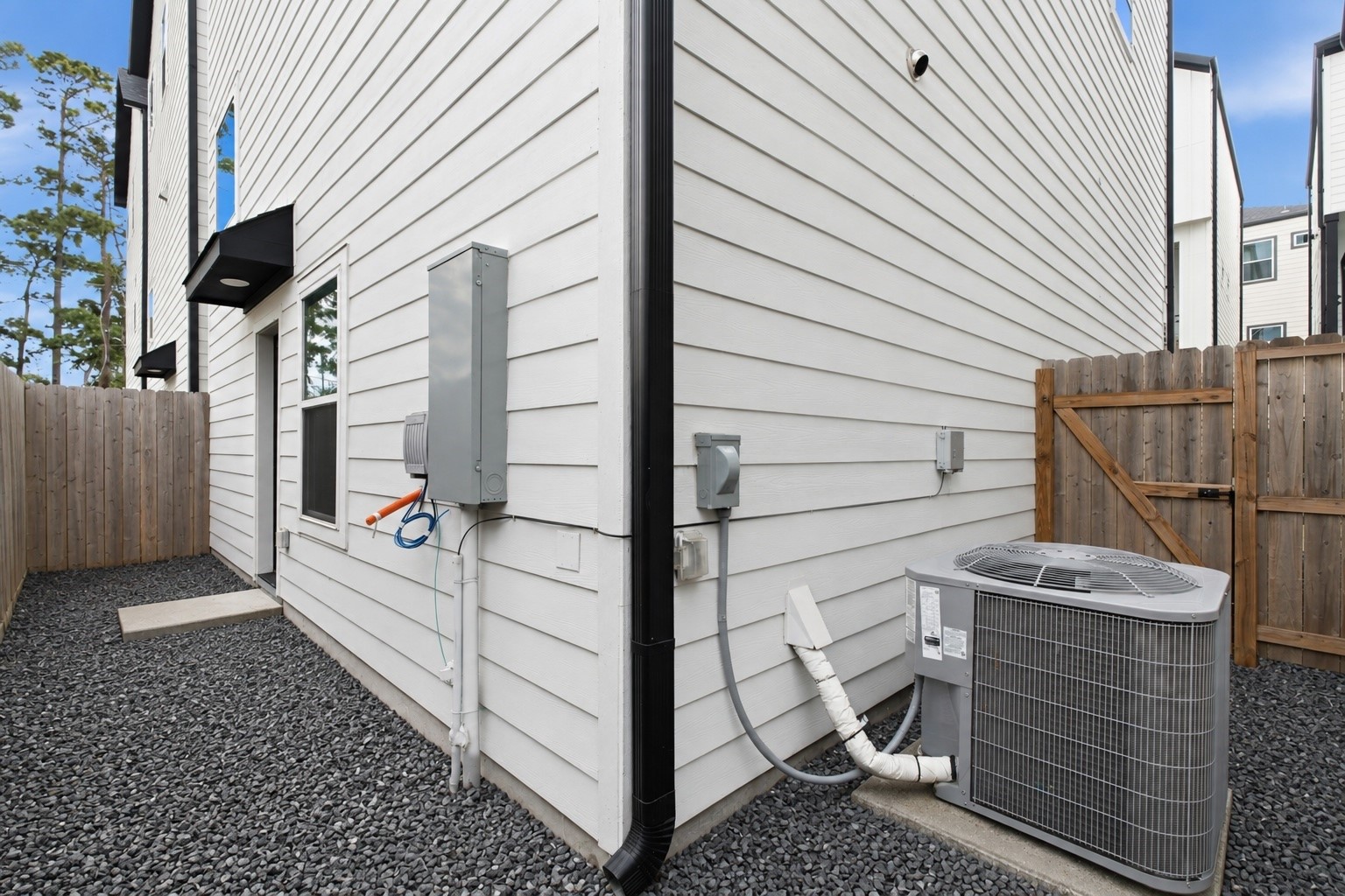 712 W Donovan Street C Property Photo 25
