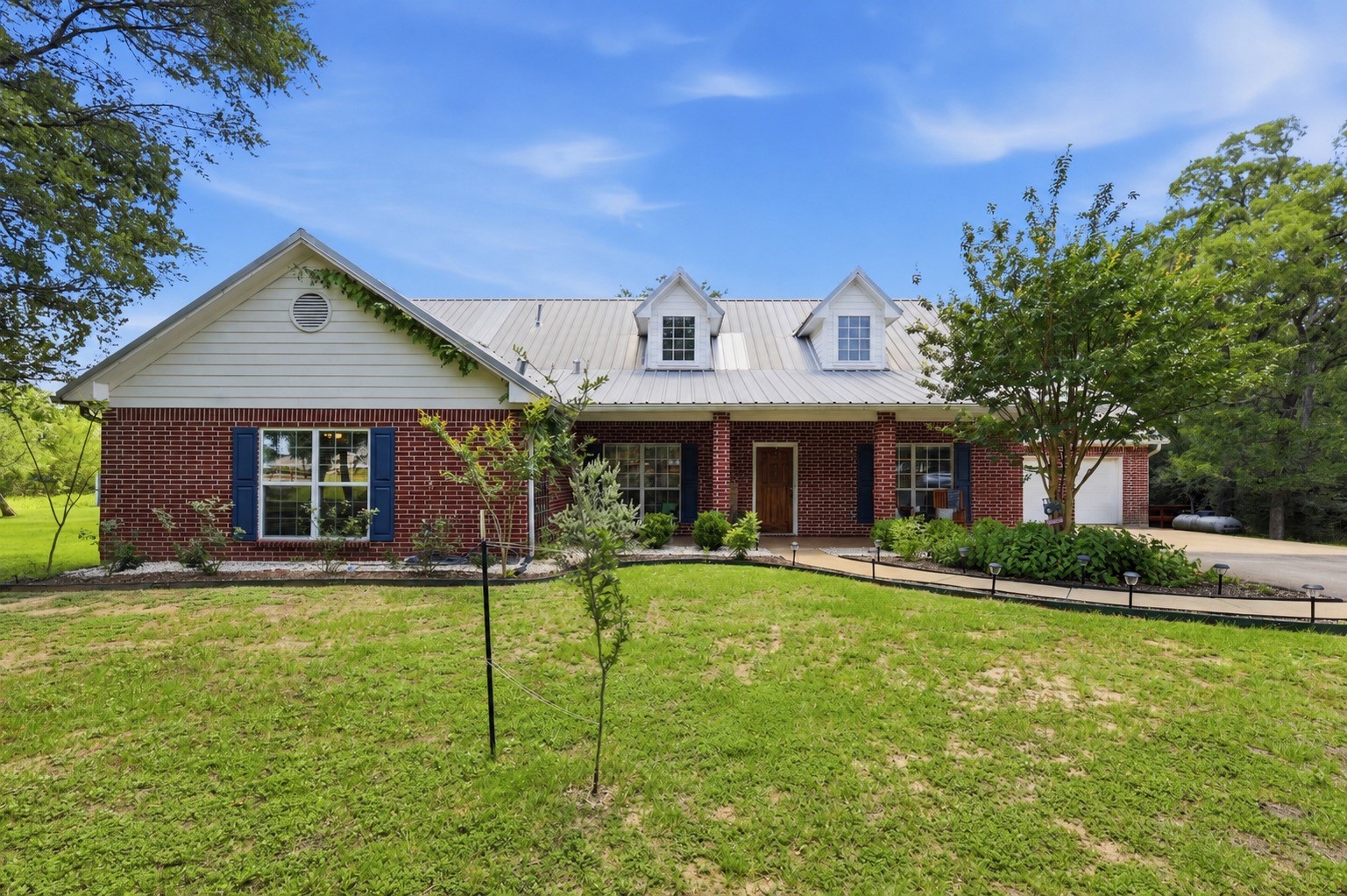 5064 Holleman Drive S Property Photo 1