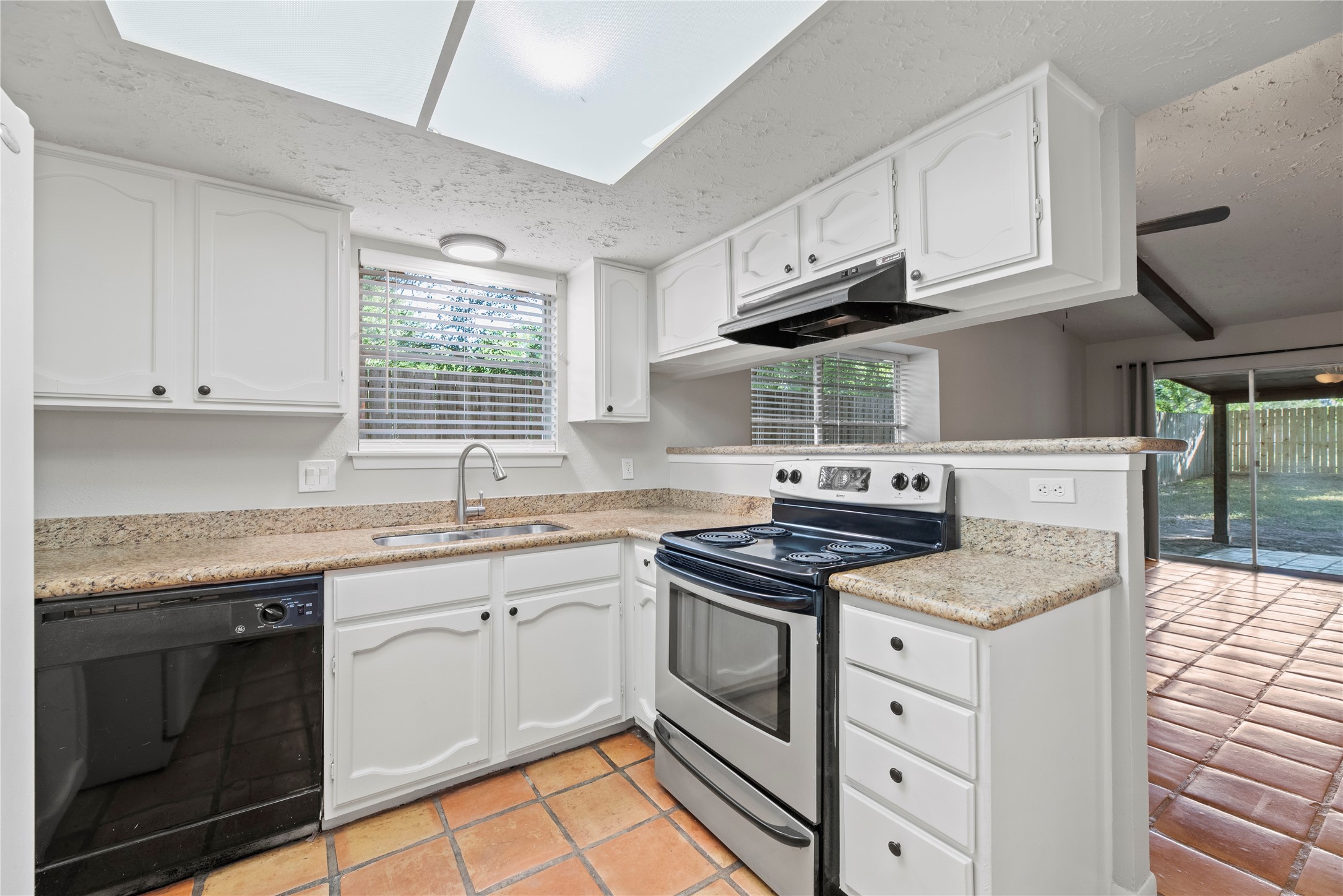 17114 Banchory Avenue Property Photo 3