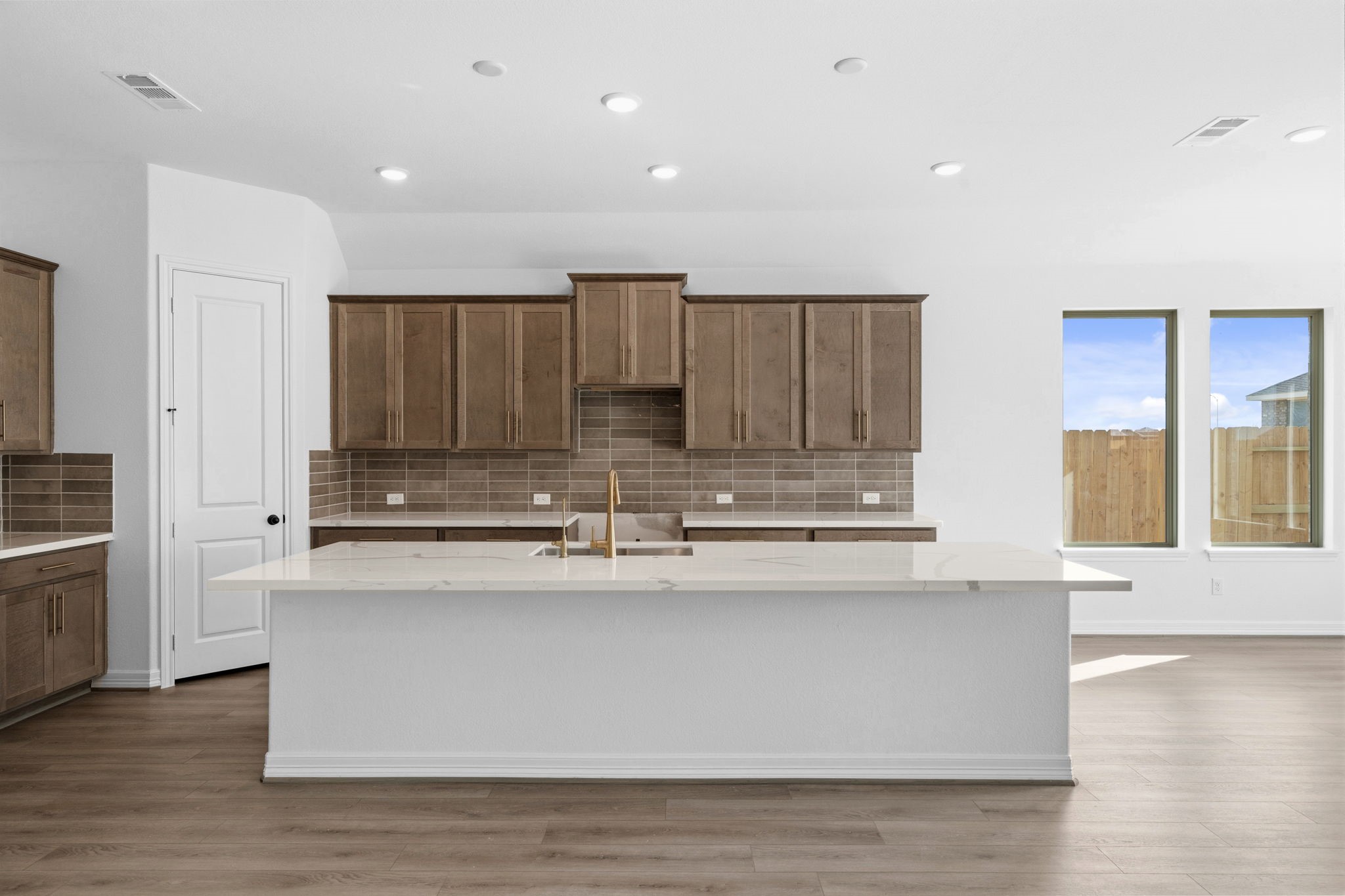 2021 Blue Mar Drive Property Photo 4