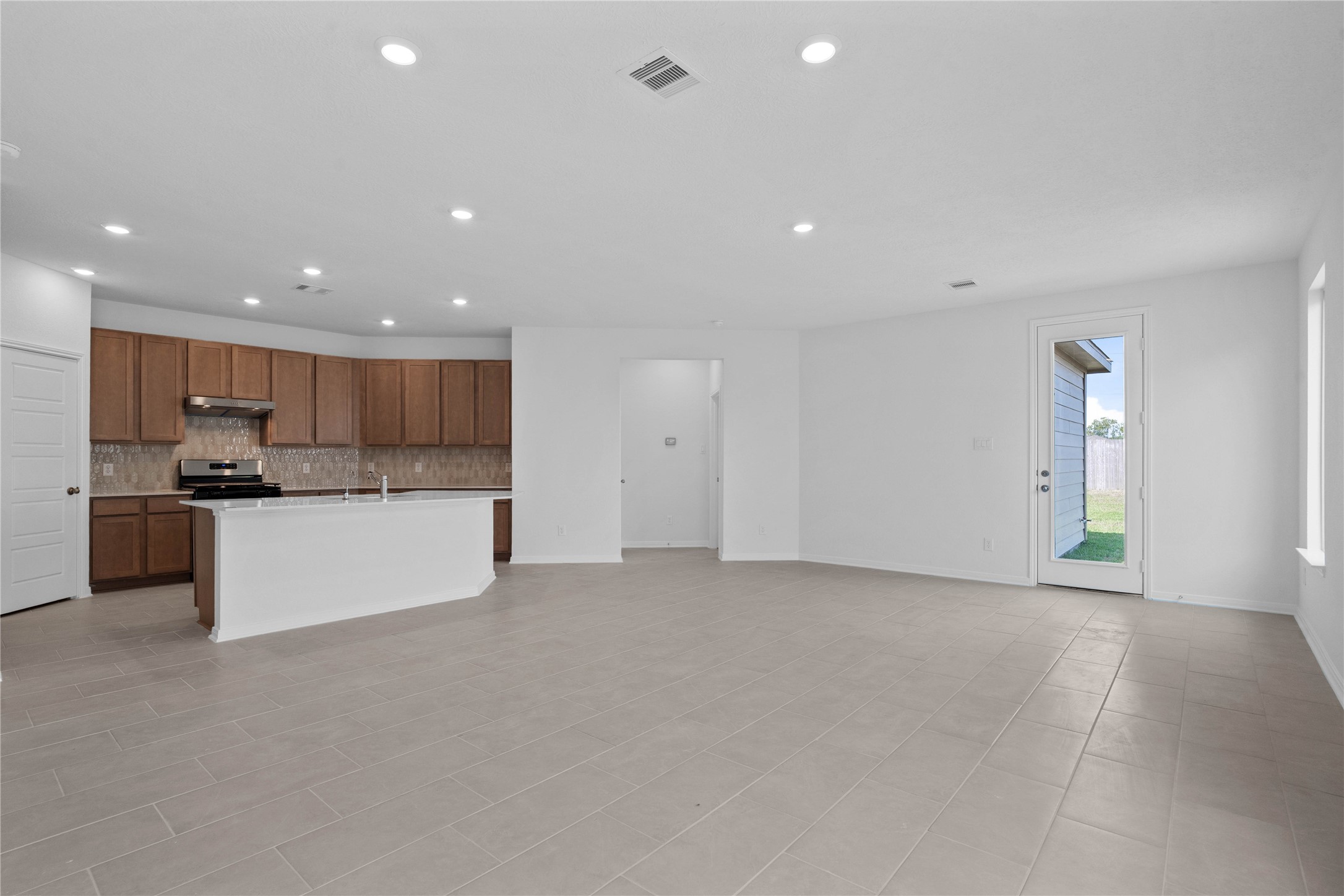 6503 Lenwood Lane Property Photo 4