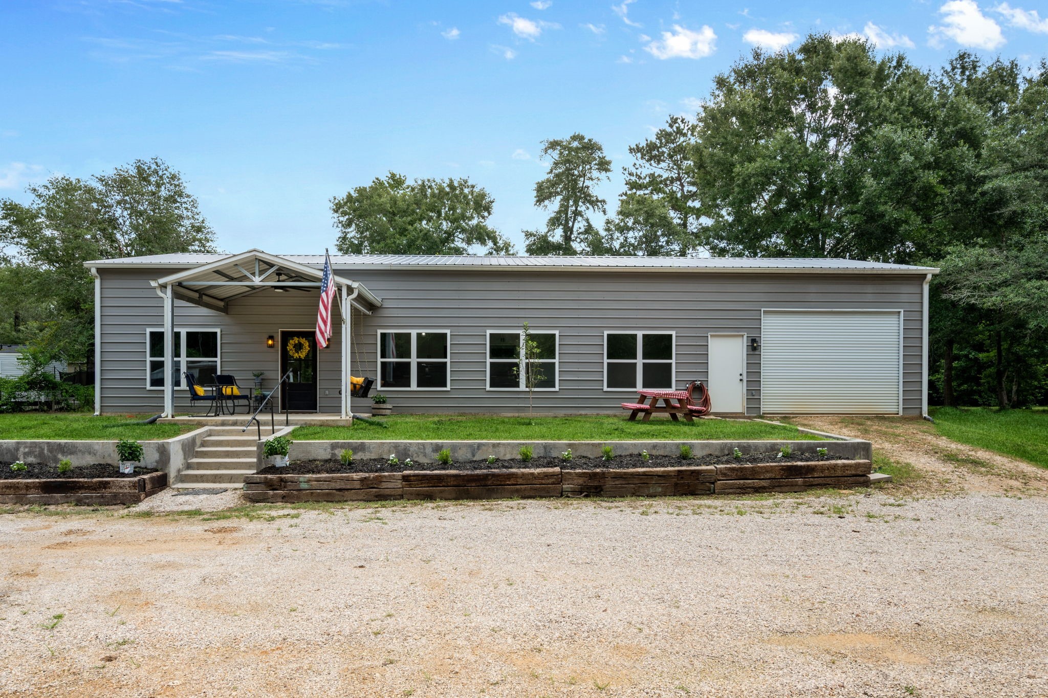 376 Jill Street Property Photo 4