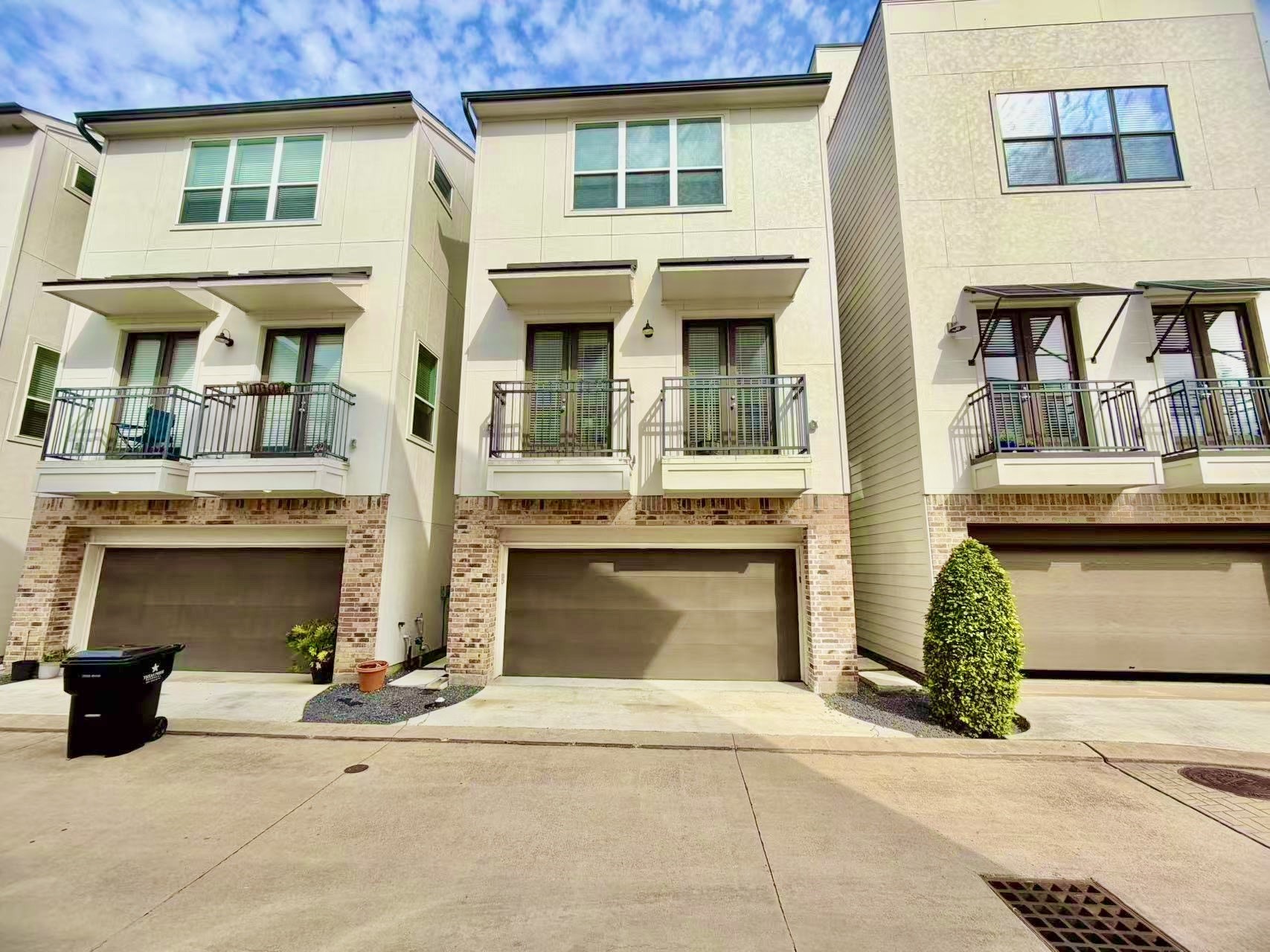 1254 N Post Oak Road B Property Photo 1