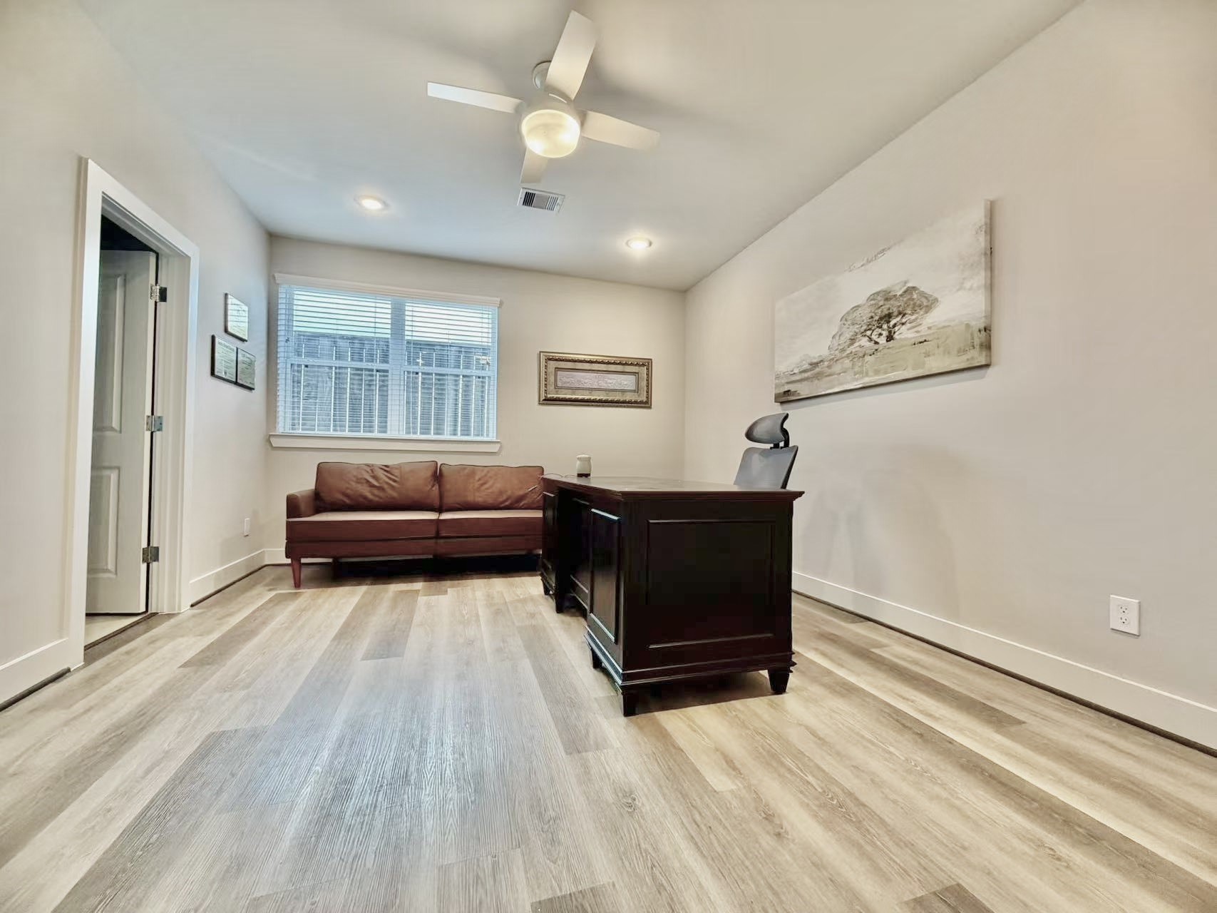1254 N Post Oak Road B Property Photo 3