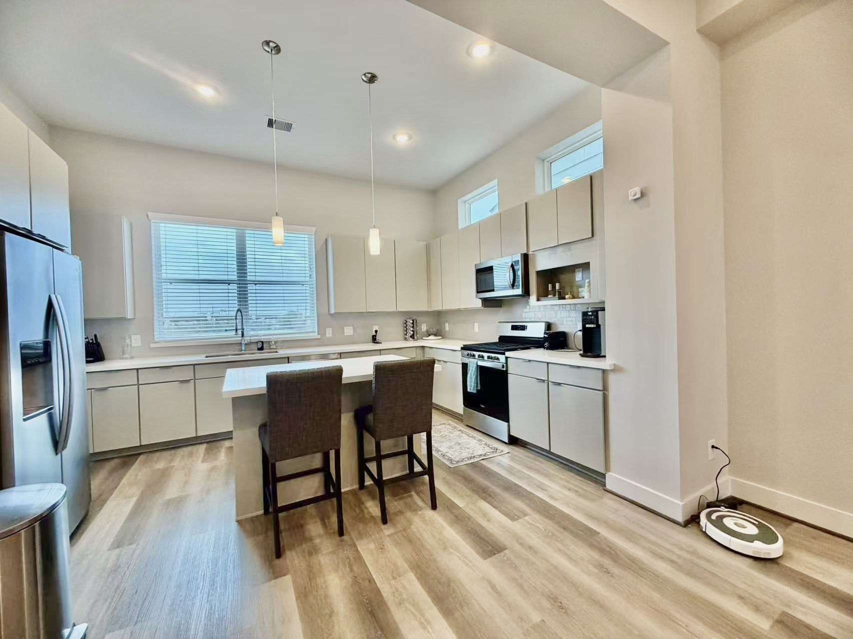 1254 N Post Oak Road B Property Photo 6
