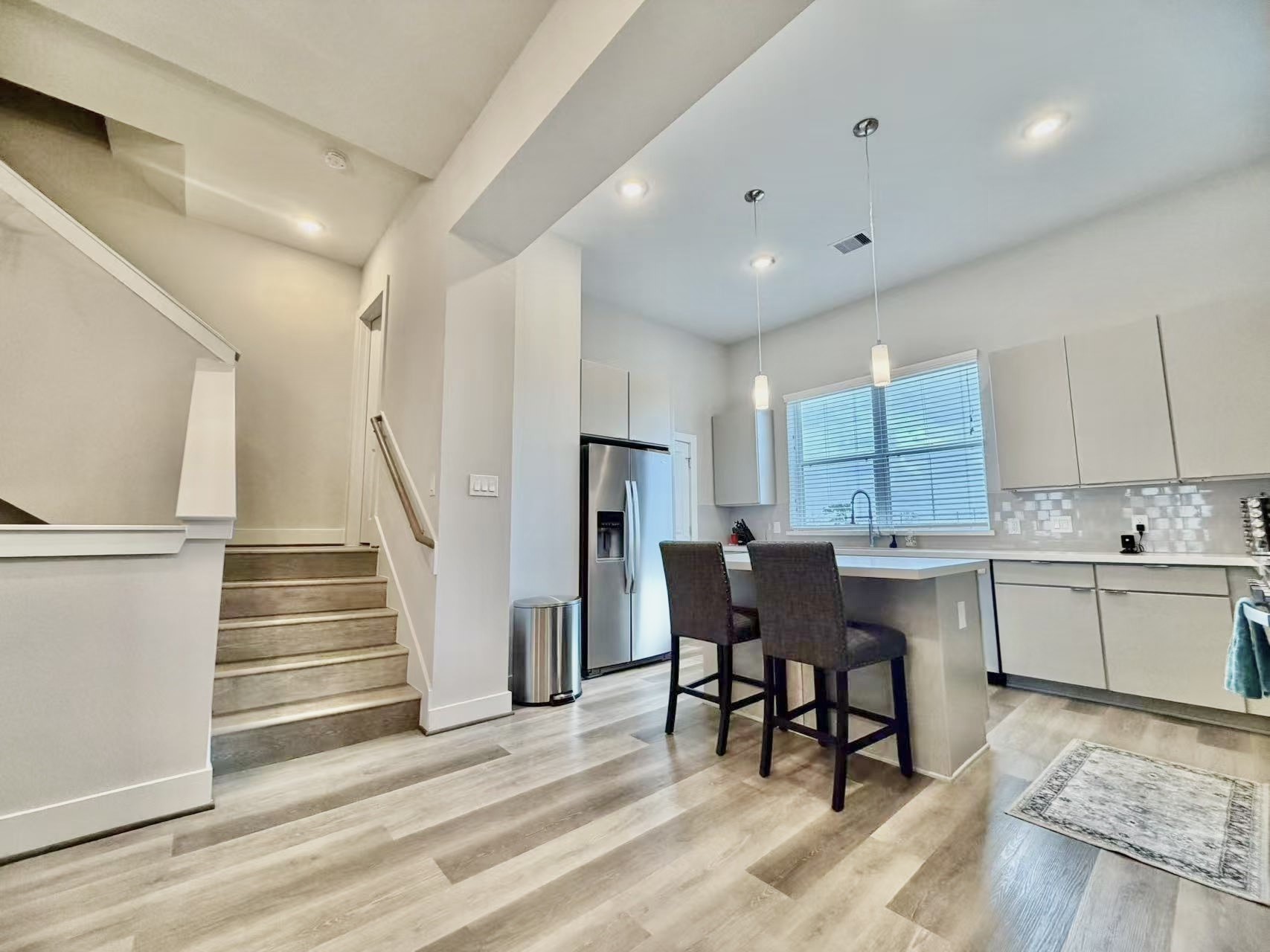 1254 N Post Oak Road B Property Photo 7